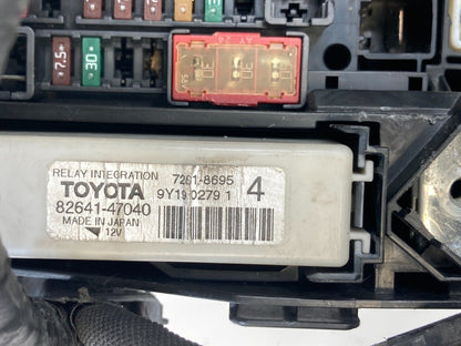 2010 2011 Toyota Prius 1.8L AT Engine Compartment Fuse Relay Box 82641-47040 OEM