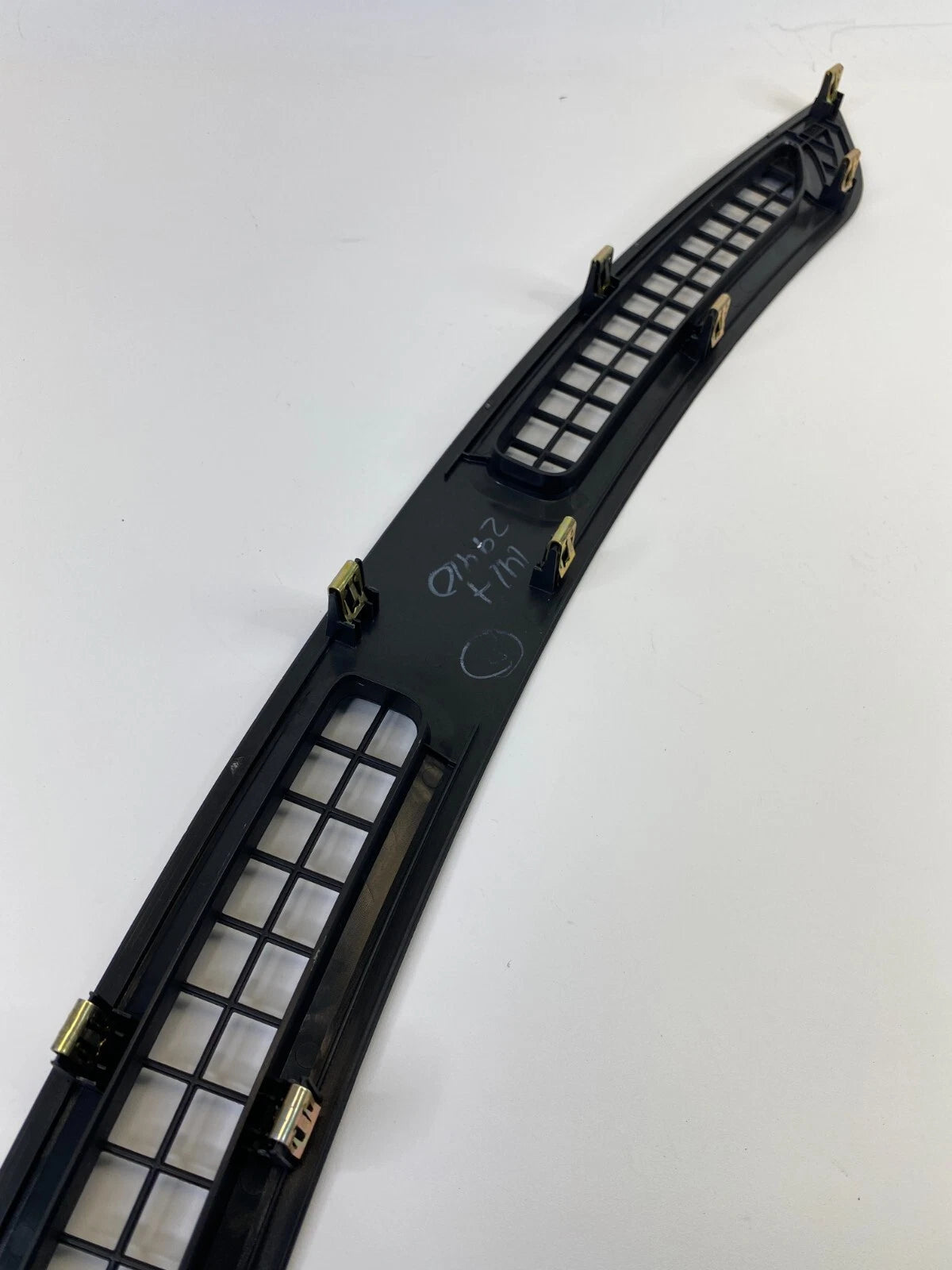 2010-2012 CADILLAC SRX CENTER UPPER DASH DEFROSTER GRILLE TRIM PANEL 20870533