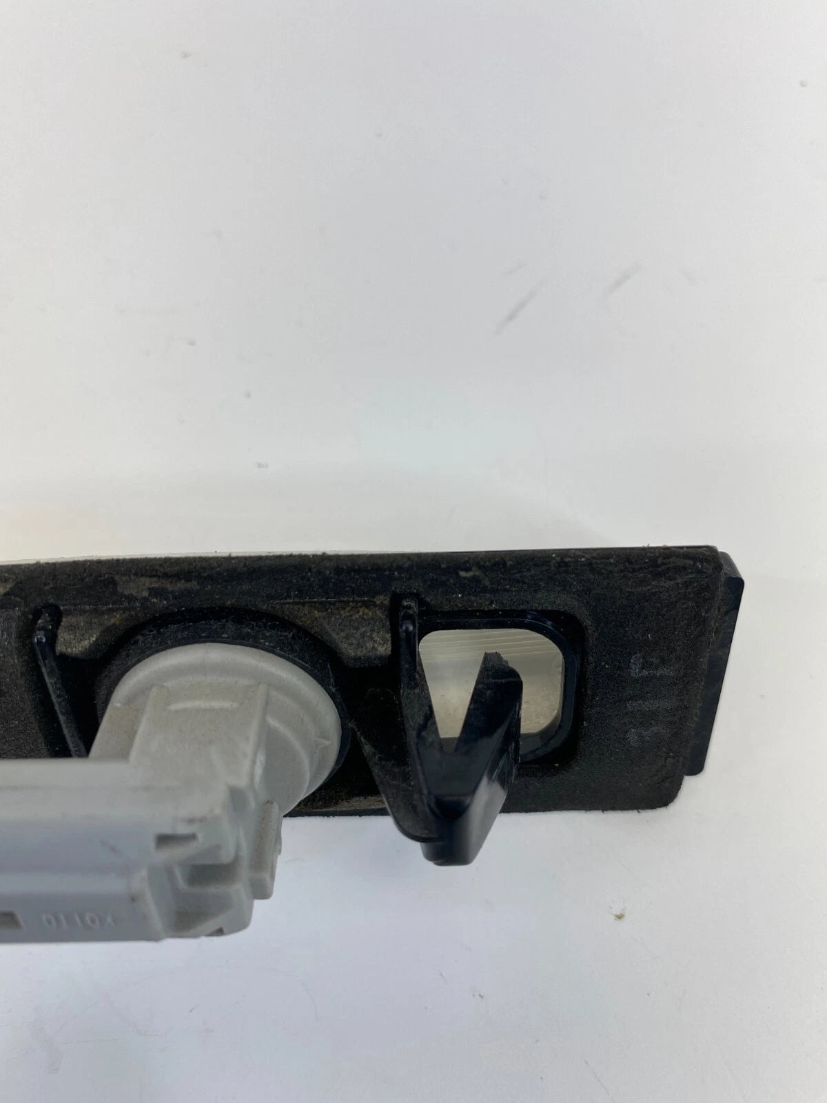 1998-2005 LEXUS GS300 REAR TRUNK LICENSE PLATE LIGHT LAMP TRIM PANEL OEM