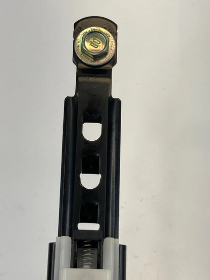 2007-2010 HYUNDAI ELANTRA FRONT RIGHT SIDE SEAT BELT ADJUSTER HEIGHT SUPPORT OEM
