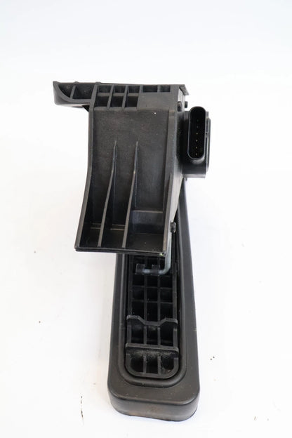 10-16 MERCEDES E350 E250 THROTTLE ACCELERATOR GAS PEDAL ASSEMBLY A2043000004