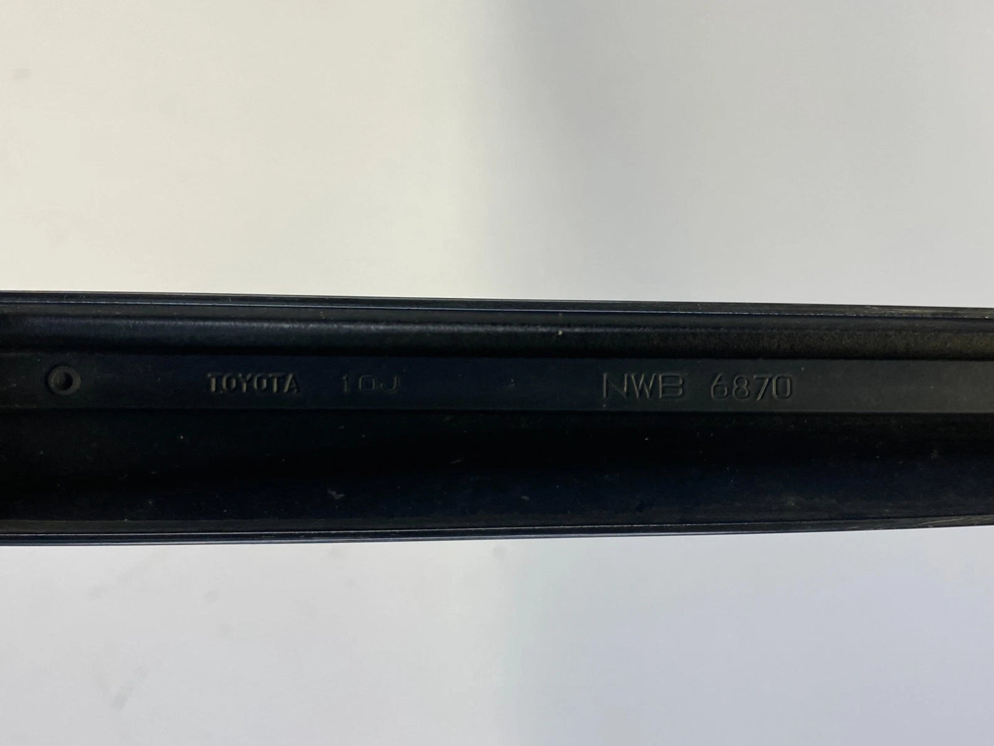 2004-2009 TOYOTA PRIUS FRONT LEFT AND RIGHT WINDSHIELD WIPER ARM PAIR SET OEM