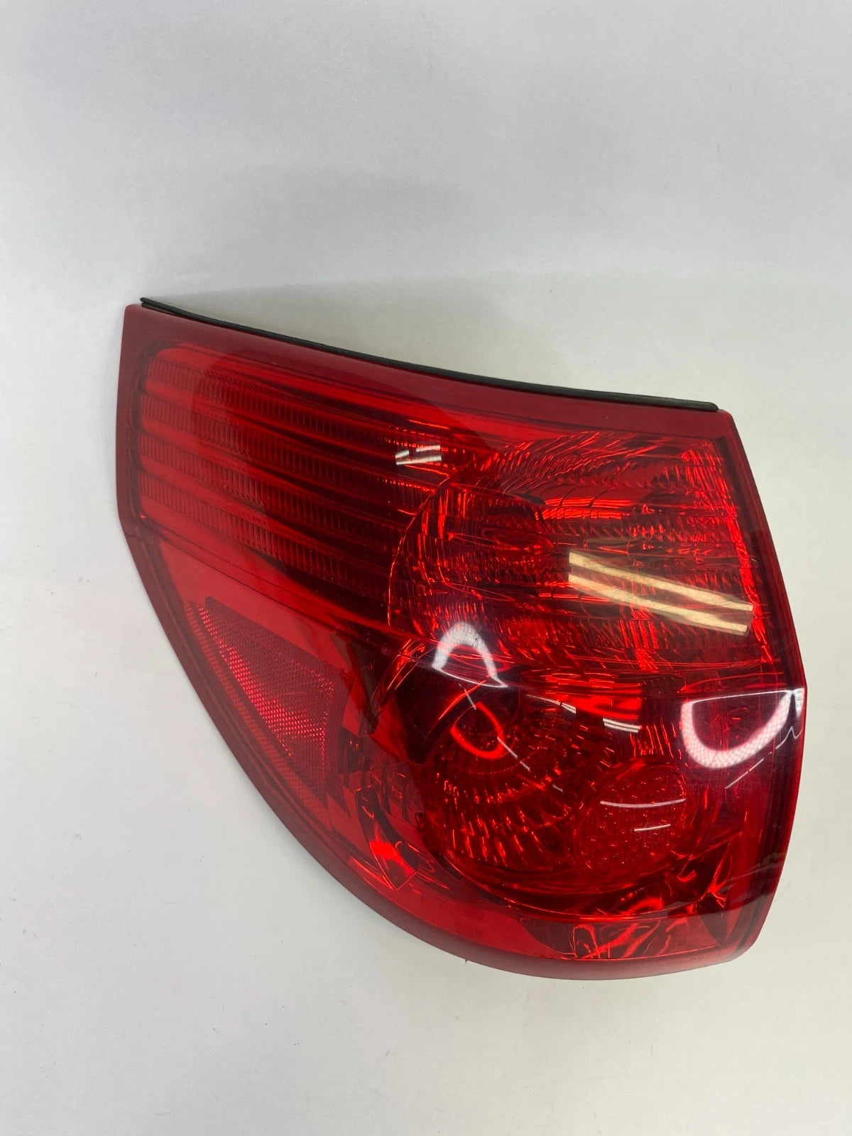 2006-2010 TOYOTA SIENNA RIGHT PASSENGER SIDE OUTER TAIL LIGHT LAMP TAILLIGHT