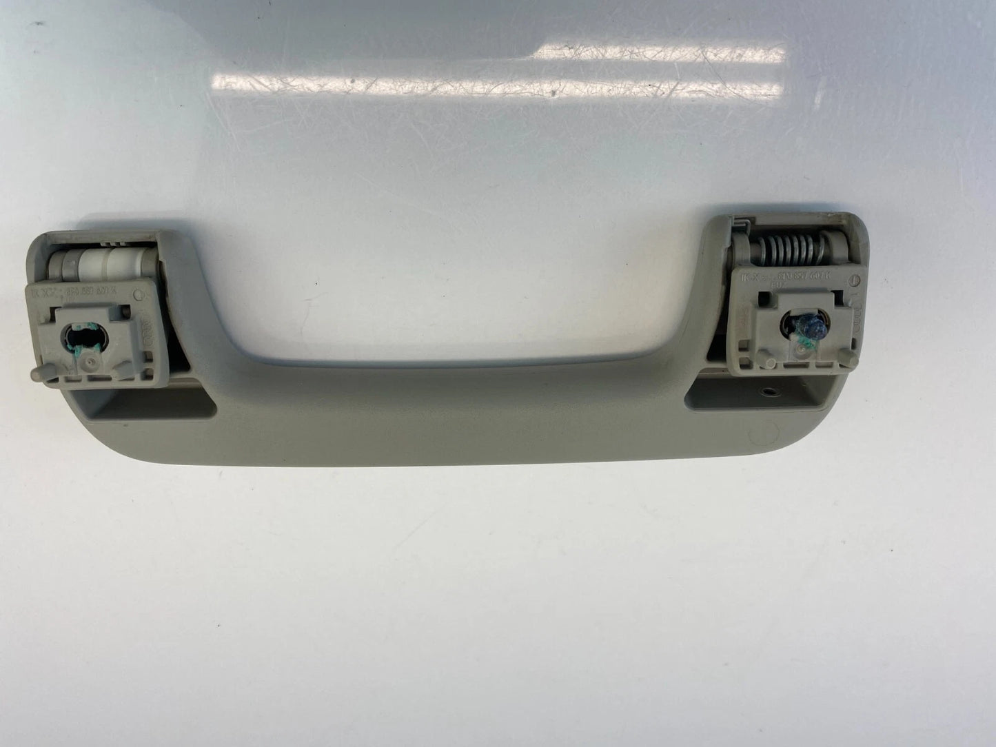 2007-2015 AUDI Q7 ROOF FRONT RIGHT GRAB GRIP HANDLE ASSIST BAR TRIM 8P0857607
