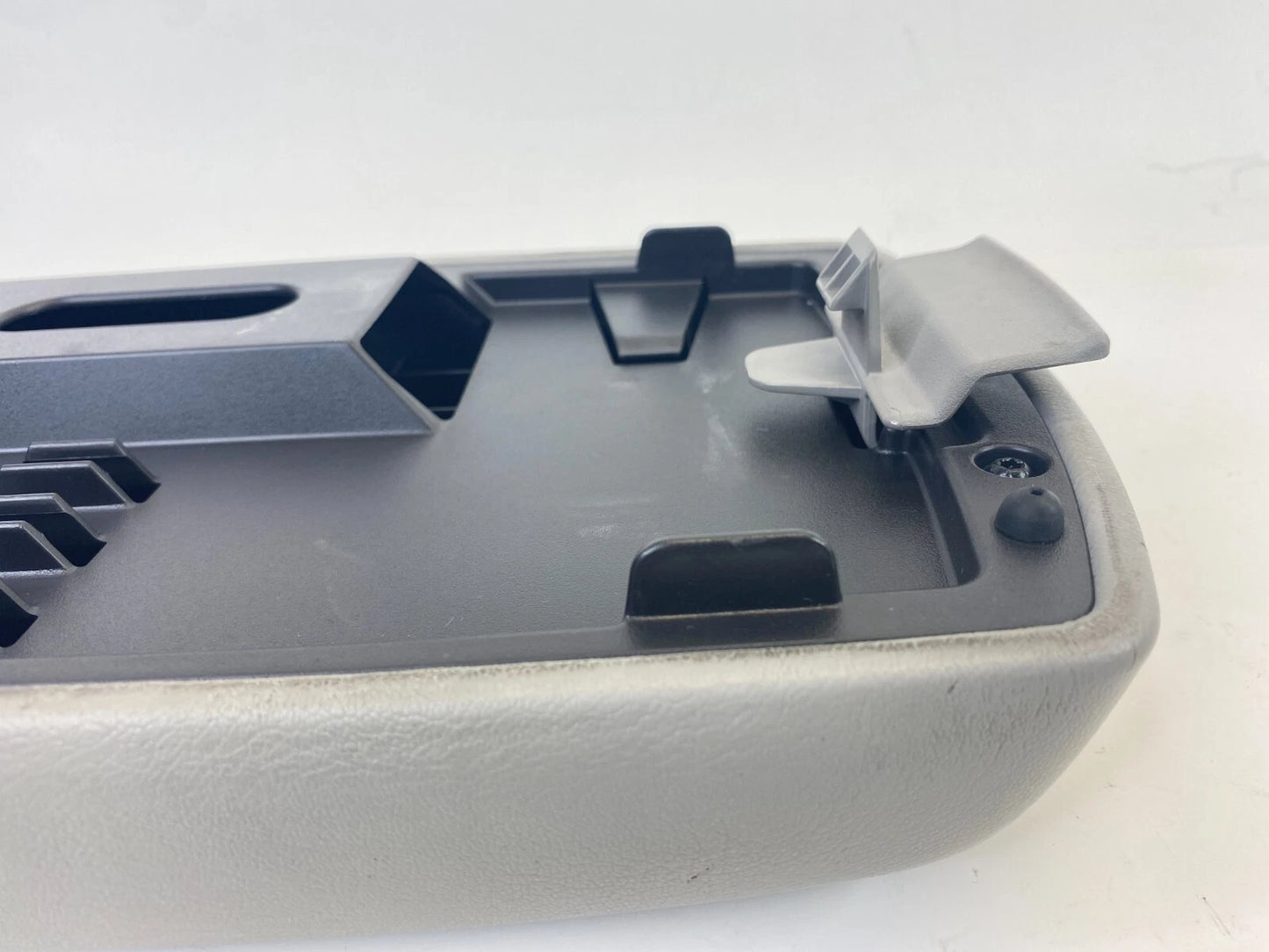 2007 2008 2009 SUZUKI XL-7 XL7 CENTER CONSOLE LID ARMREST ARM REST OEM