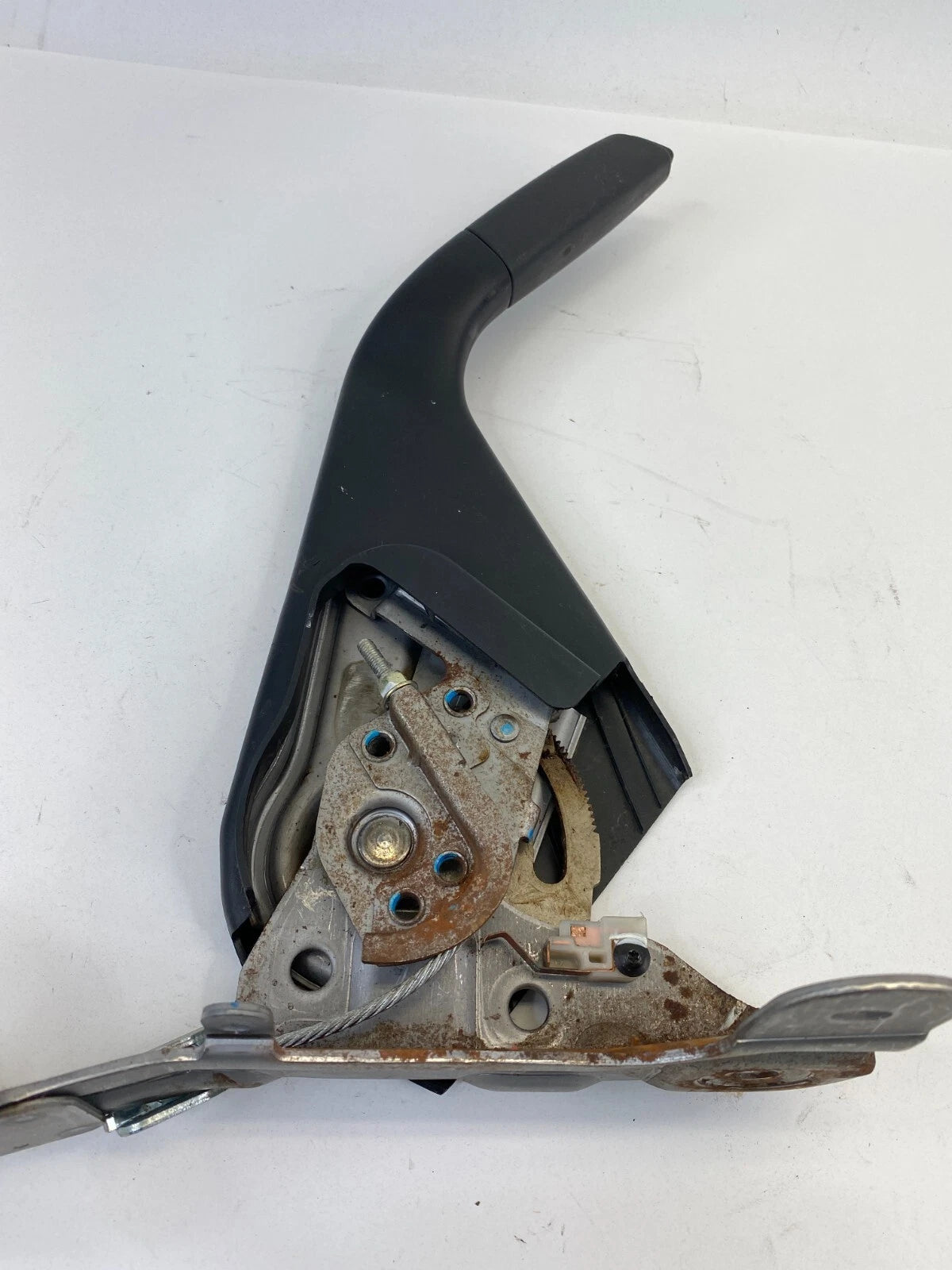 2006-2009 PONTIAC TORRENT 05-09 EQUINOX EMERGENCY PARKING BRAKE HANDLE LEVER