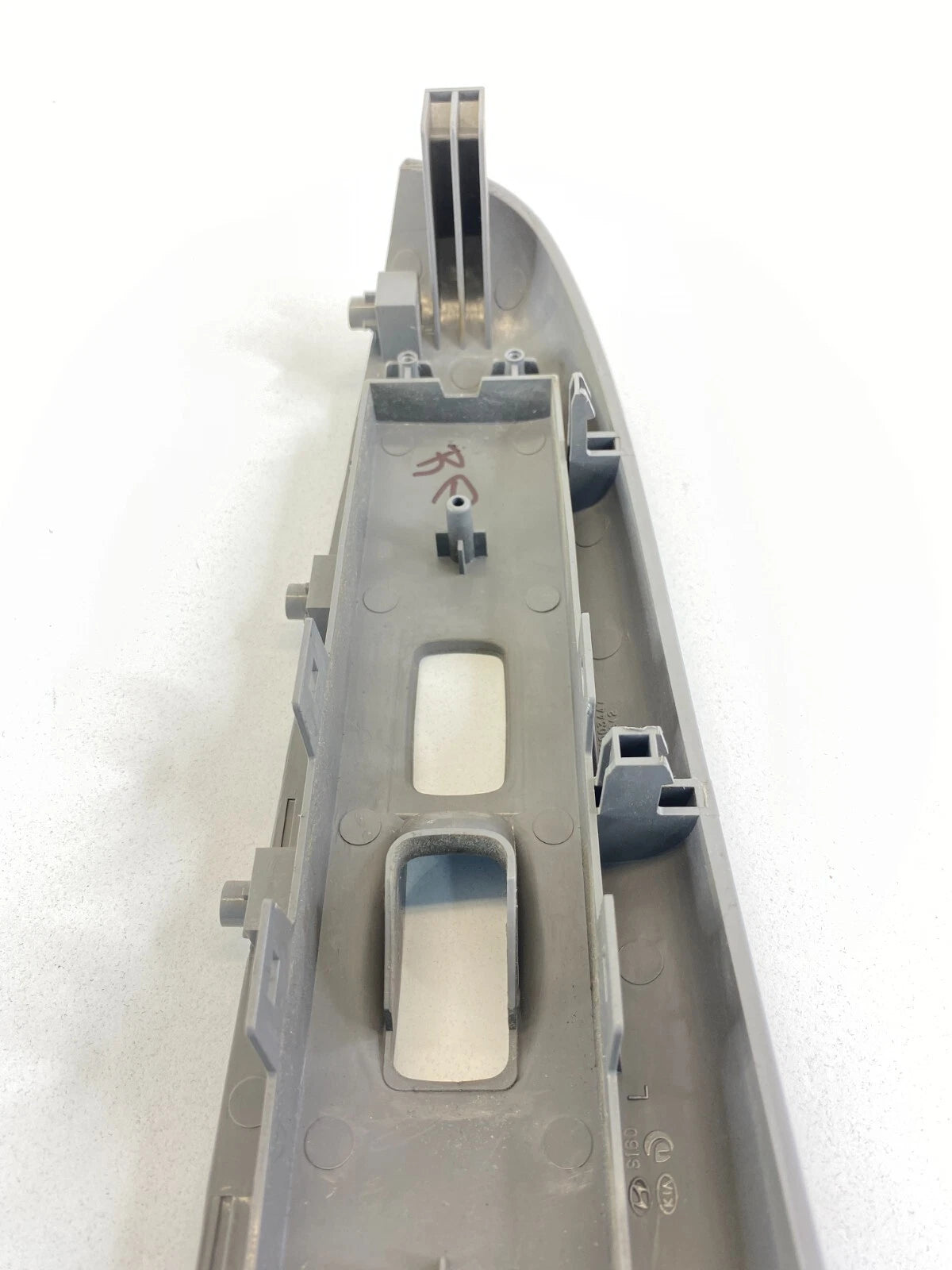 2006-2012 KIA SEDONA FRONT RIGHT SIDE DOOR WINDOW SWITCH BEZEL COVER 201003447