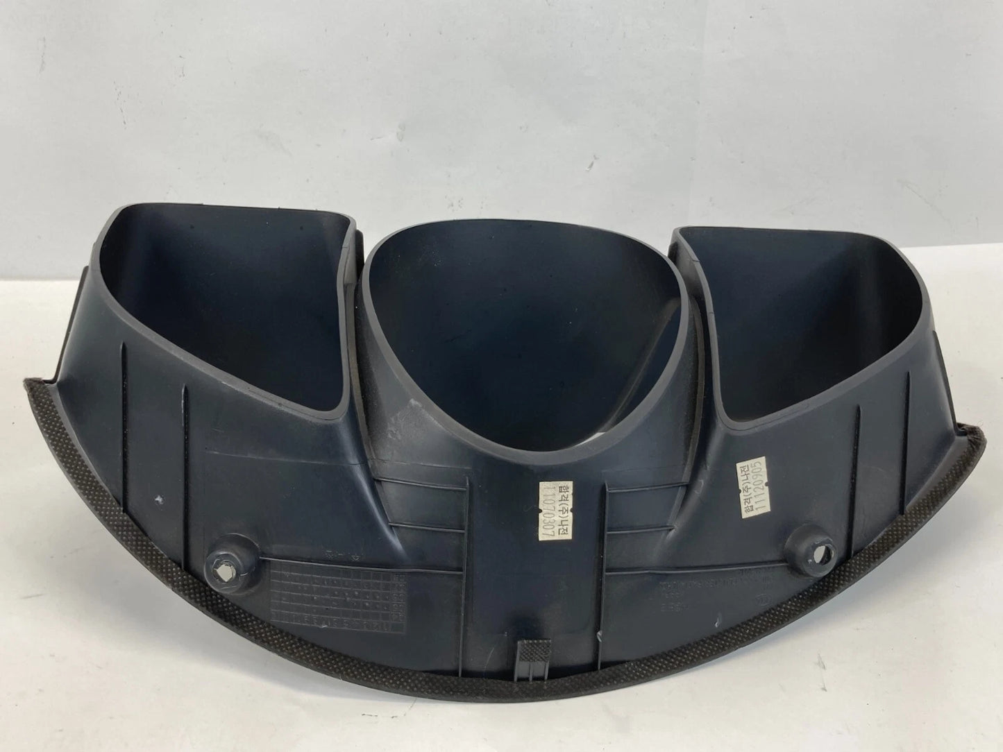 2005-2010 KIA SPORTAGE DASH INSTRUMENT PANEL SPEEDOMETER CLUSTER BEZEL TRIM OEM