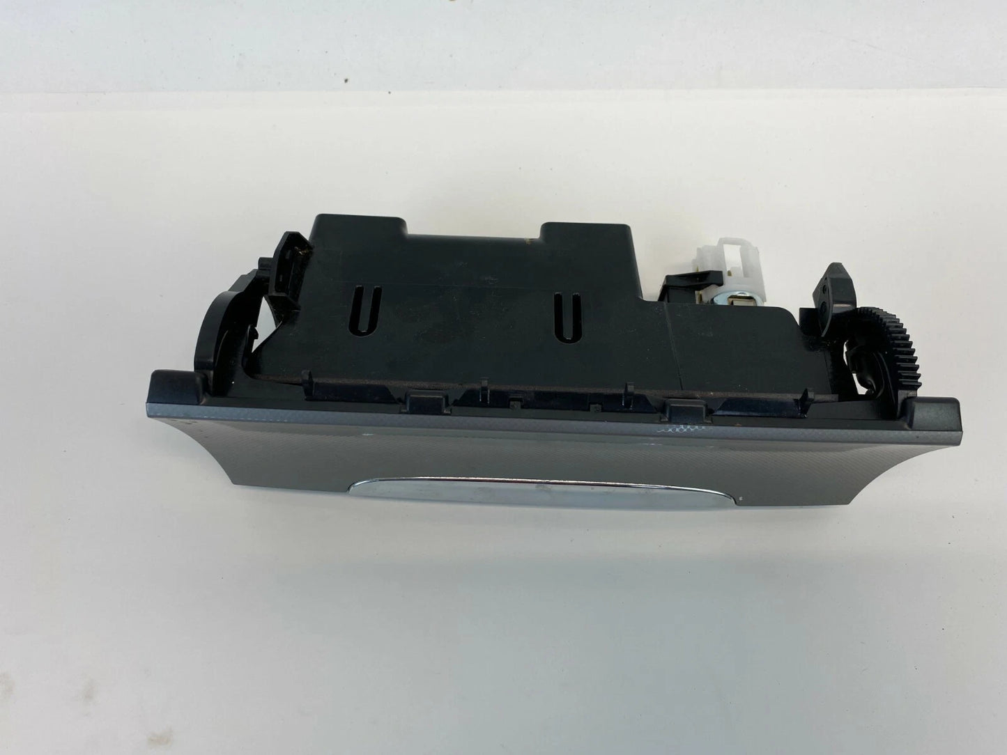 06-10 VOLKSWAGEN PASSAT DASH CENTER CONSOLE ASHTRAY W/ POWER OUTLET 3C0857961