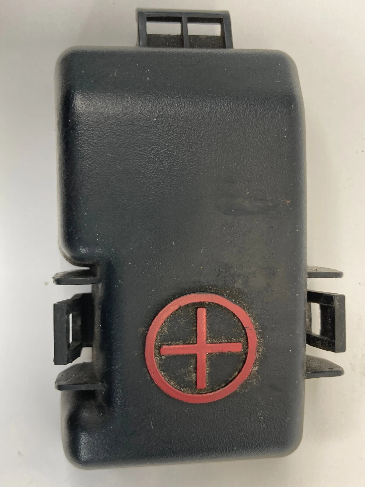 2009 09 HYUNDAI ACCENT BATTERY POSITIVE TERM TERMINAL CAP COVER TRIM PANEL OEM