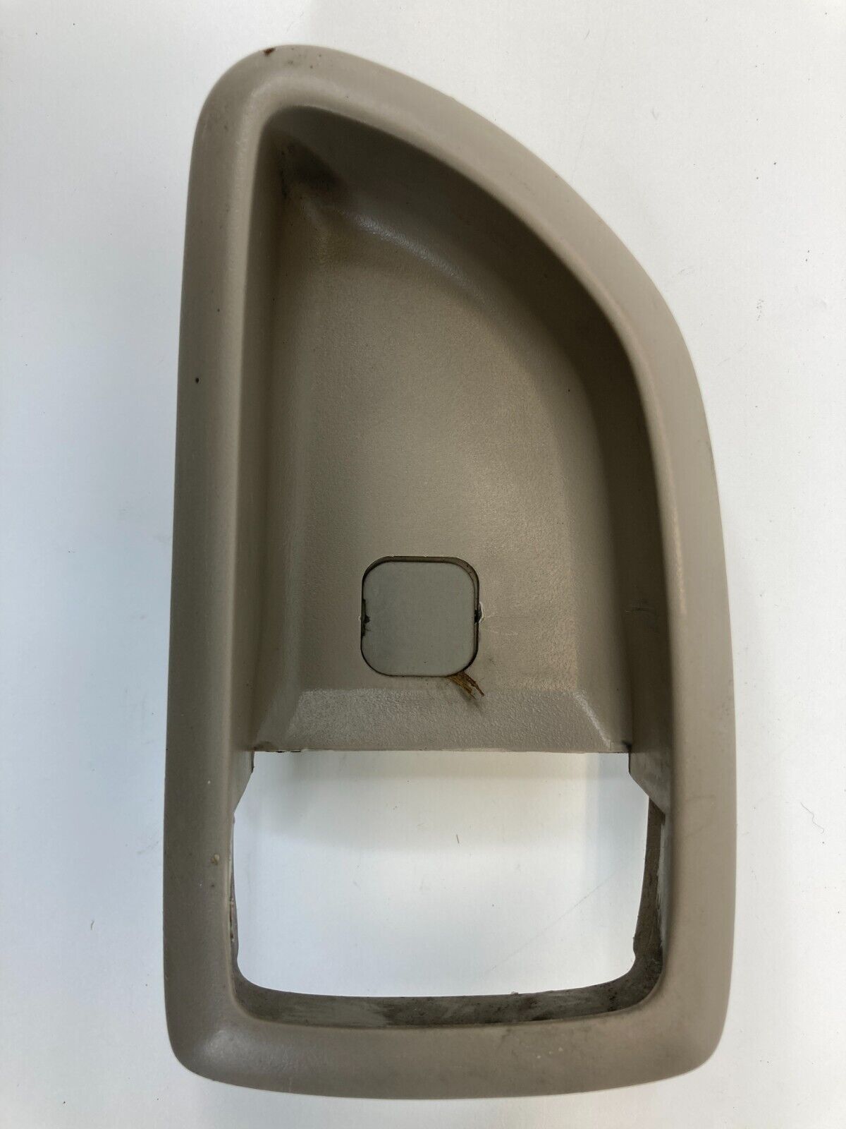 03-09 Kia Sorento Rear Left Driver Side Inner Door Handle Bezel Trim 82621-3E000