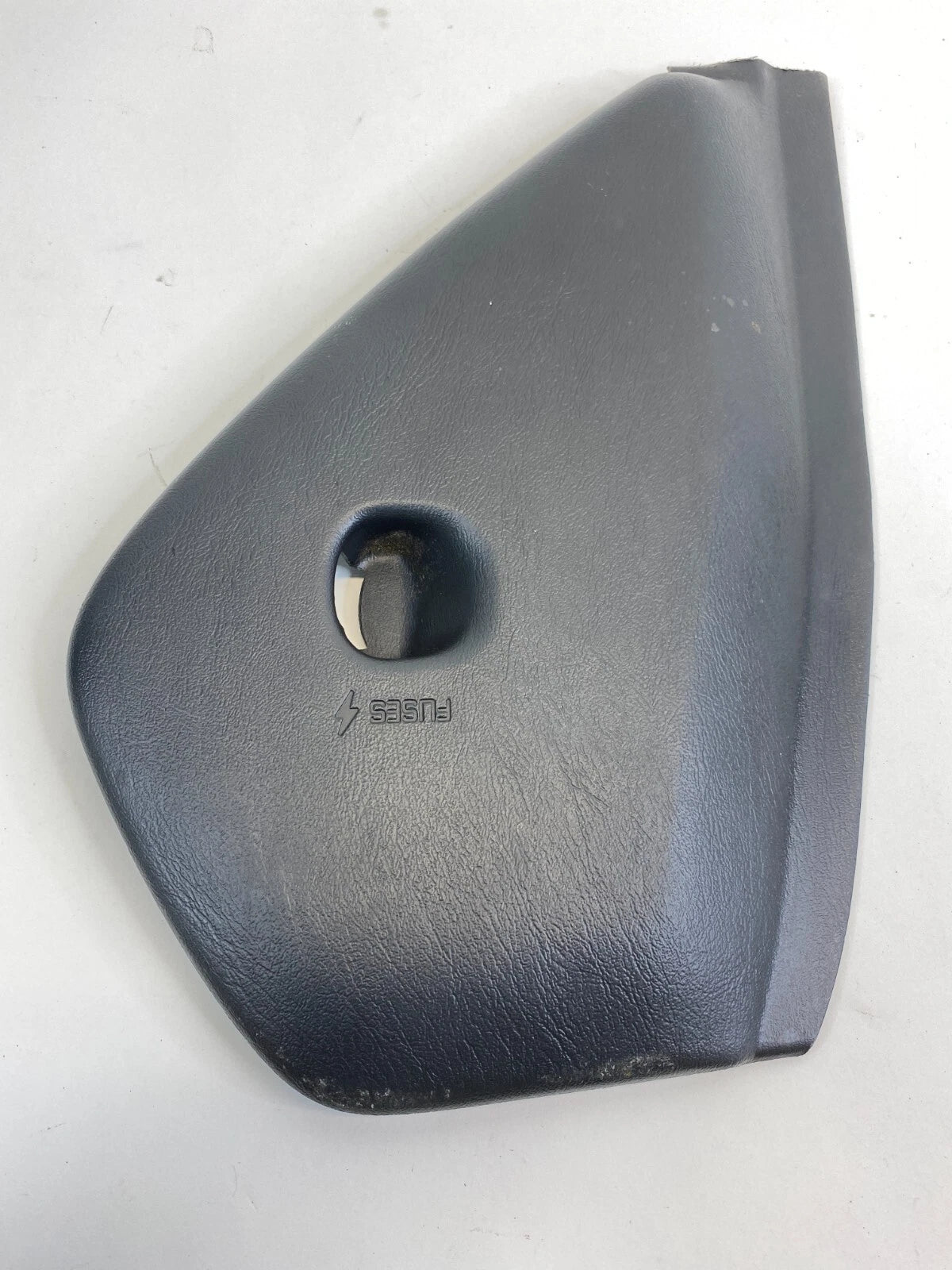 2000-2005 CHEVROLET MONTE CARLO LEFT FUSE BOX COVER DASH END PANEL 10405339 OEM