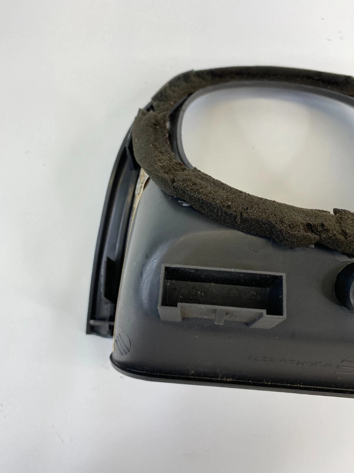 99-02 FORD MUSTANG CENTER CONSOLE SHIFTER TRIM BEZEL W/ POWER OUTLET WSKM4D827A