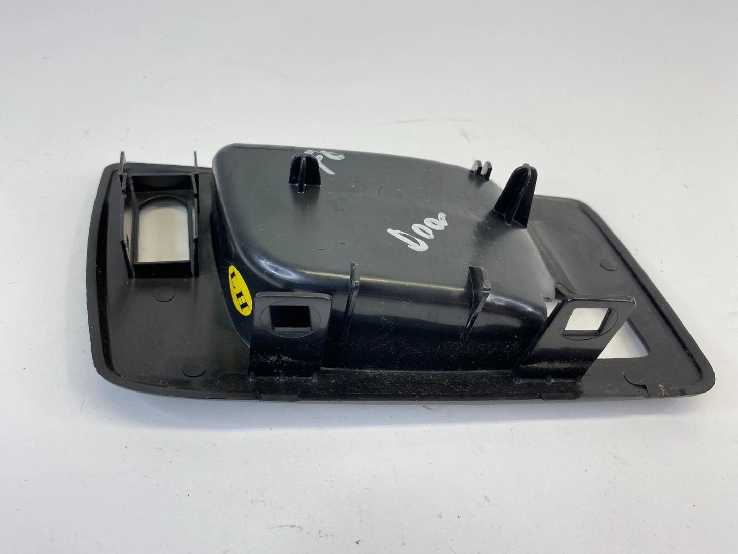 04-06 CADILLAC SRX 03-07 CTS FR LEFT DOOR INNER HANDLE BEZEL TRIM OEM 25752963
