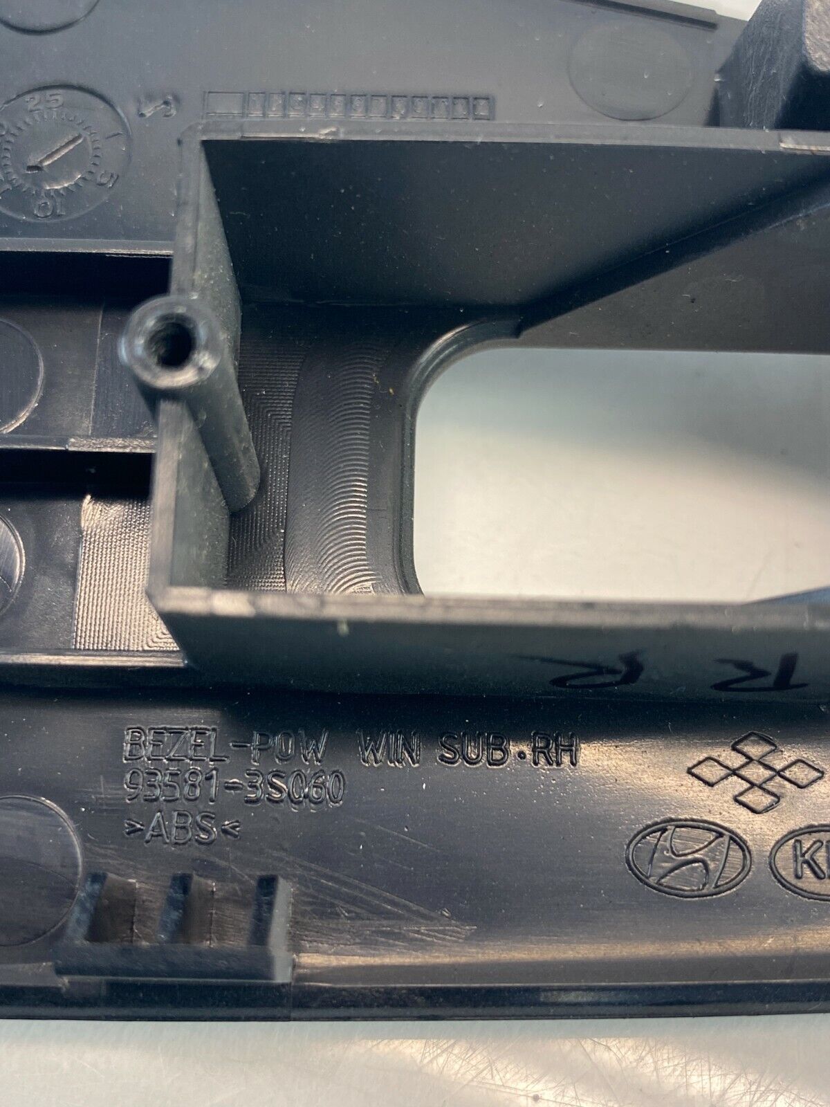 11-14 Hyundai Sonata Rear Right Side Window Switch Cover Trim Bezel 93581-3S060