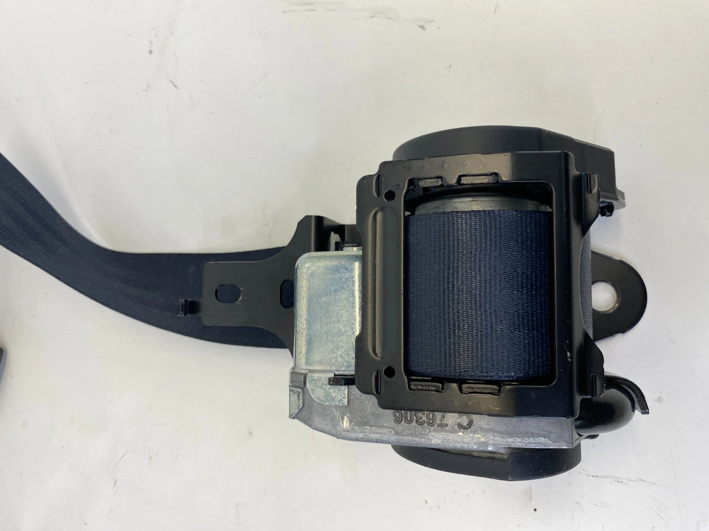 2010-2013 MITSUBISHI OUTLANDER FRONT RIGHT SIDE SEAT BELT RETRACTOR 6083805 OEM