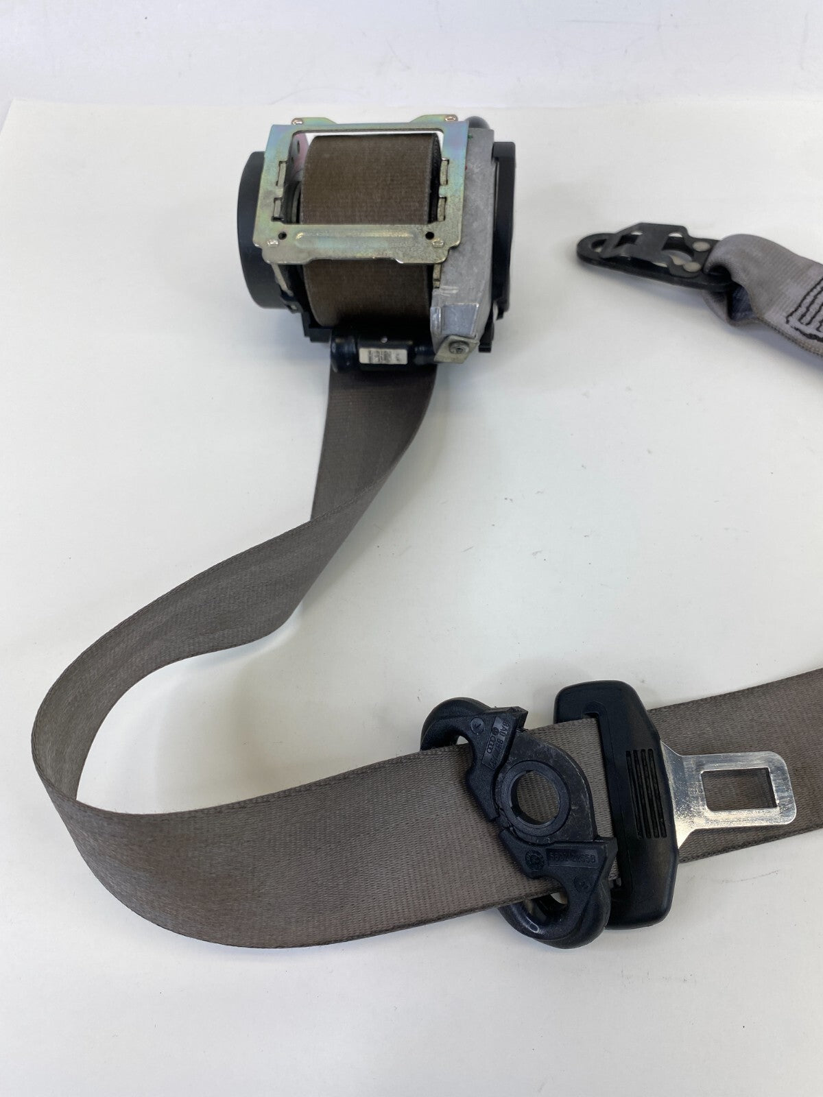 2002-2008 Audi A4 Quattro Front Left Driver Side Seat Belt Retractor E1040335