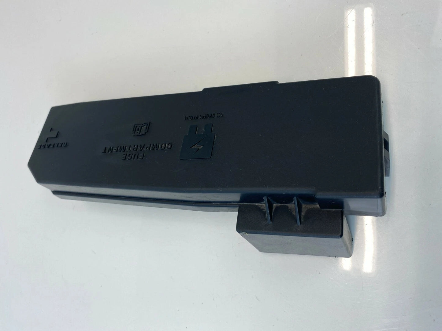 2005 2006 2007 MERCURY MARINER 3.0L ENGINE COMPARTMENT FUSE BOX LID COVER OEM