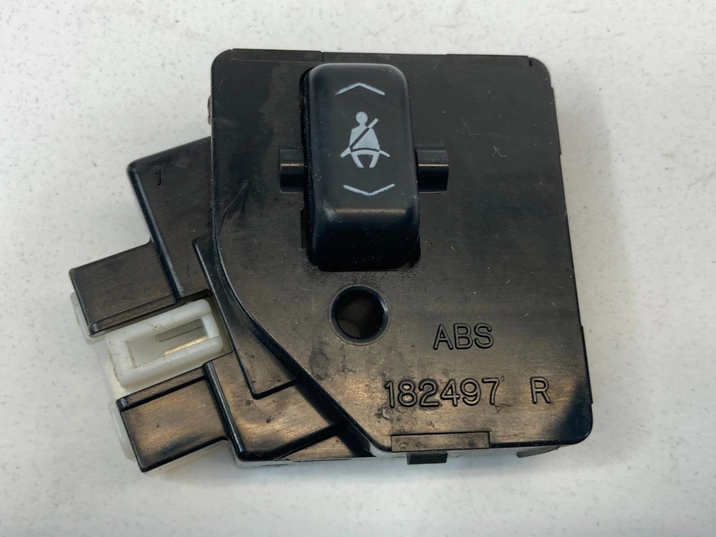 1990-1994 LEXUS LS400 FRONT RIGHT PASSENGER SEAT BELT ADJUSTMENT SWITCH 182497 R