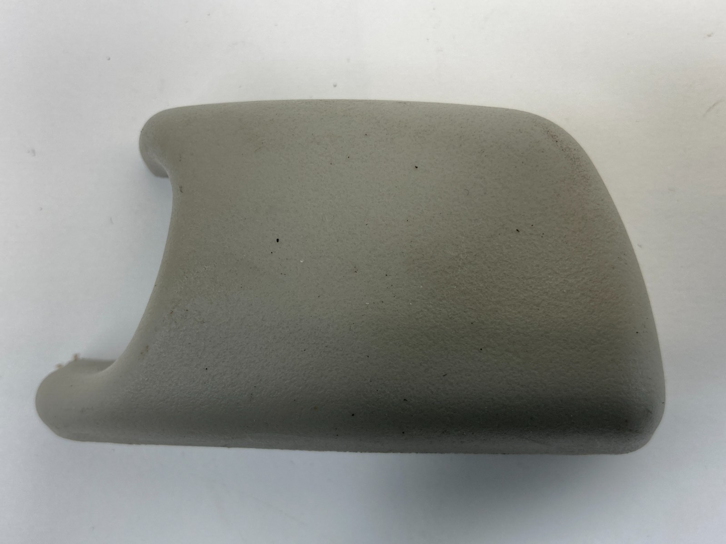 2007 Chrysler 300 Front Left Side Seat Belt Turning Loop Cover Trim 2024408 OEM