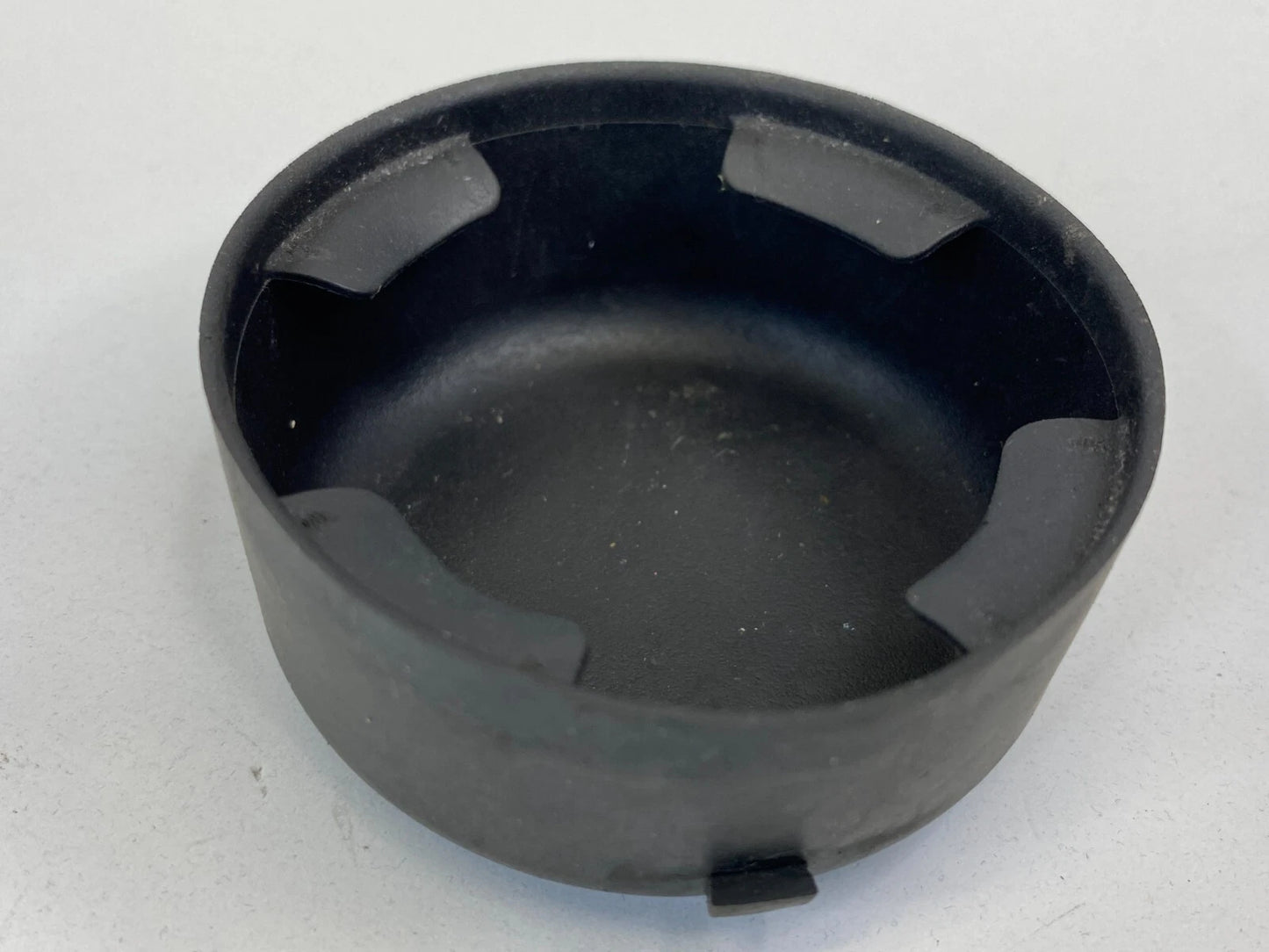 02-09 GMC ENVOY TRAILBLAZER CENTER CONSOLE CUP HOLDER RUBBER MAT INSERT DDD23949