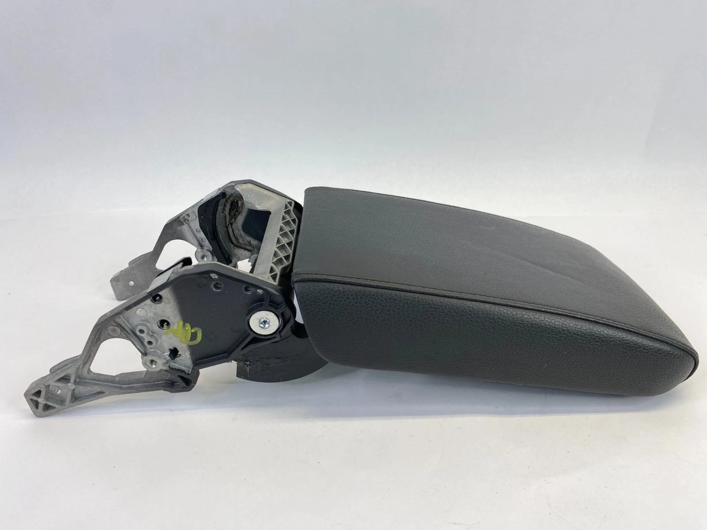 2013-2016 VOLKSWAGEN JETTA CENTER CONSOLE ARMREST ARM REST LID 5C6-864-207 OEM