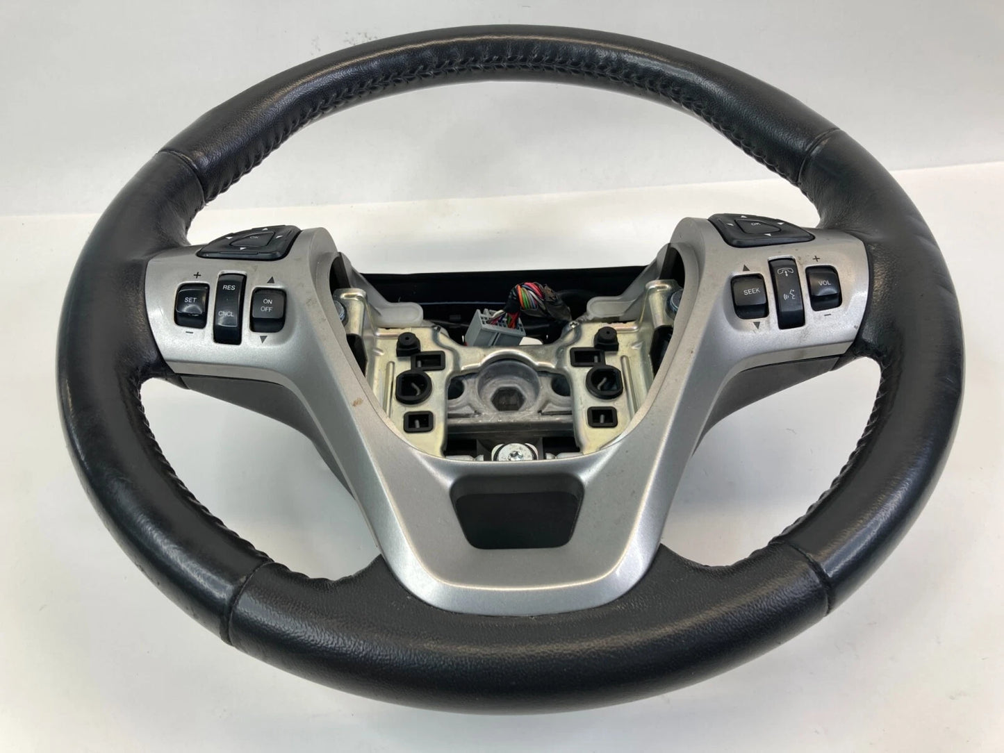 2013-2019 FORD TAURUS STEERING WHEEL W CONTROLS DG13-3F563-CE OEM