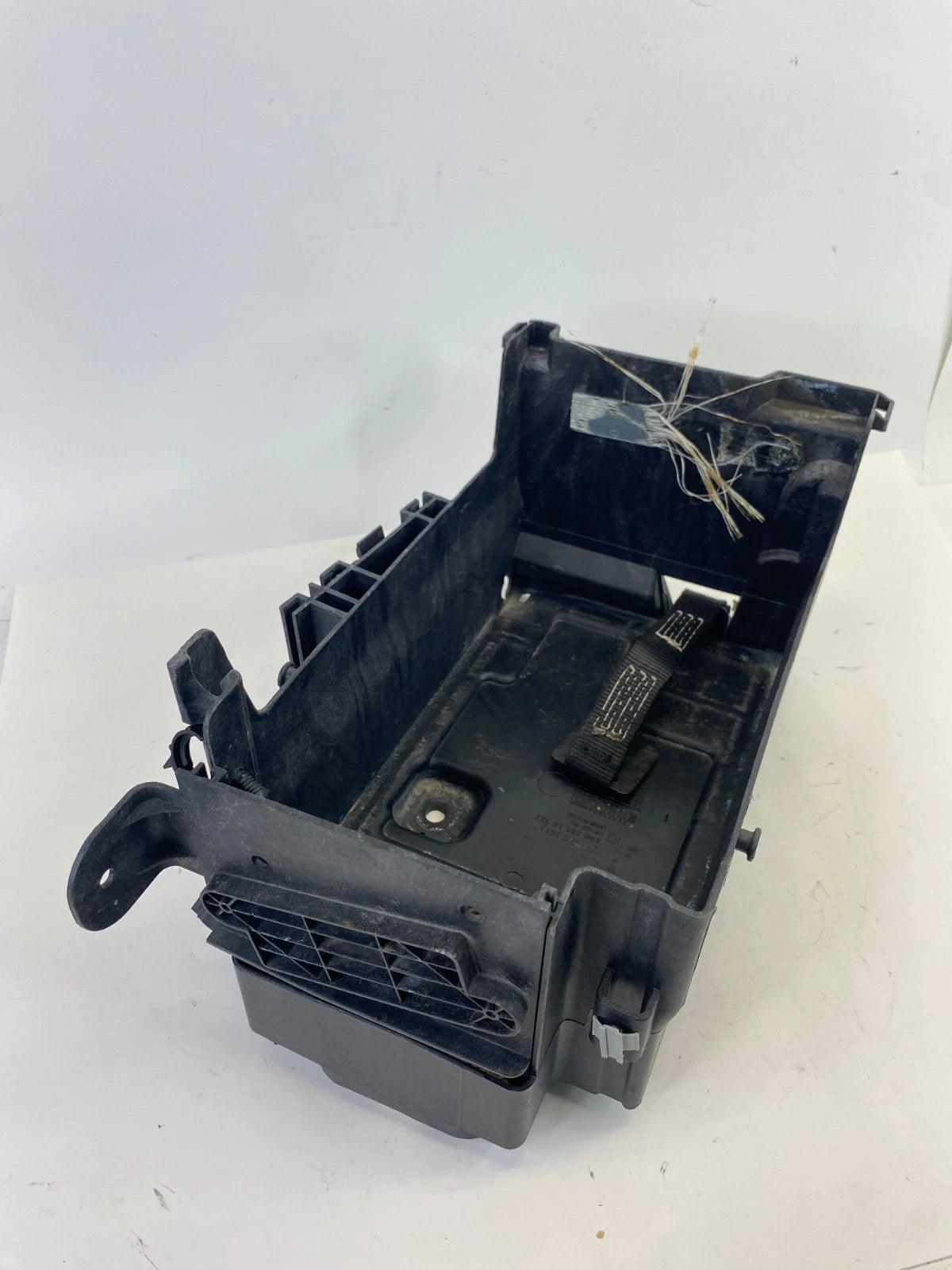 2010-2016 Buick LaCrosse 13-19 Cadillac XTS Battery Tray Compartment 20910580