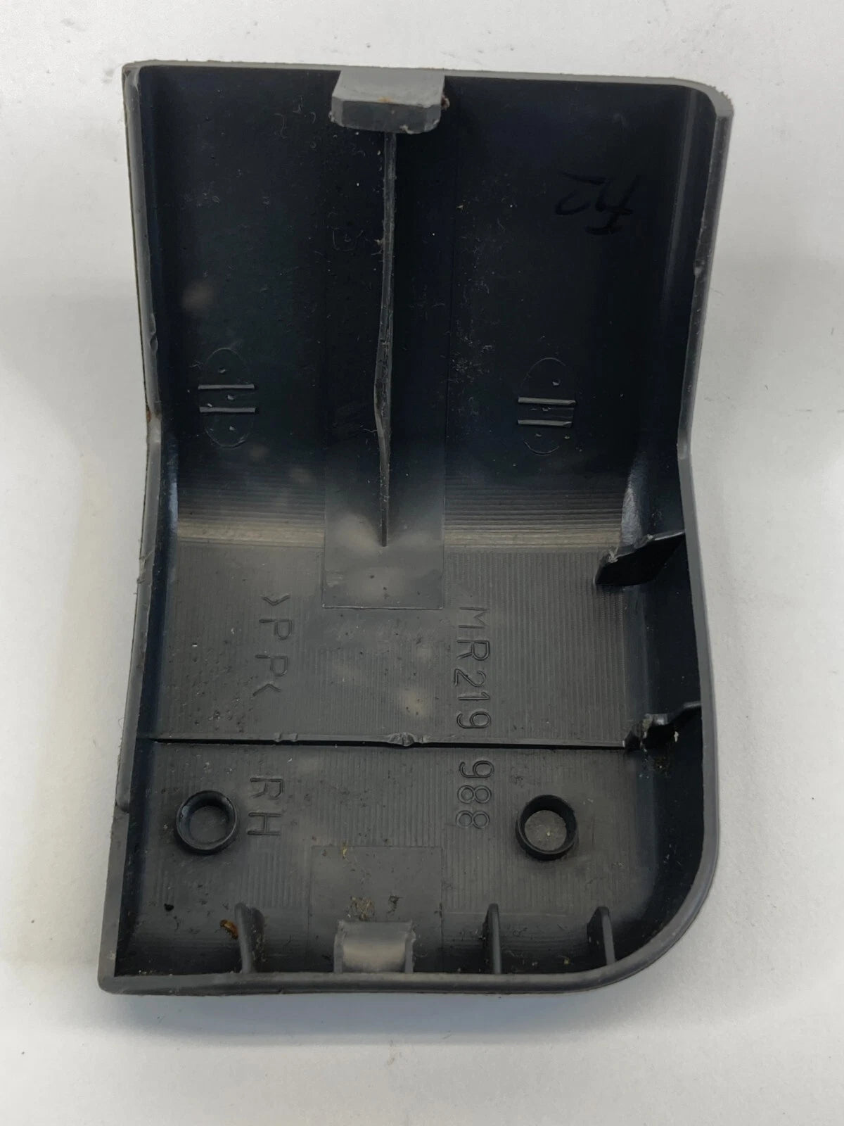 97-04 MITSUBISHI MONTERO SPORT FRONT RIGHT PASSENGER SEAT SIDE TRACK END COVER