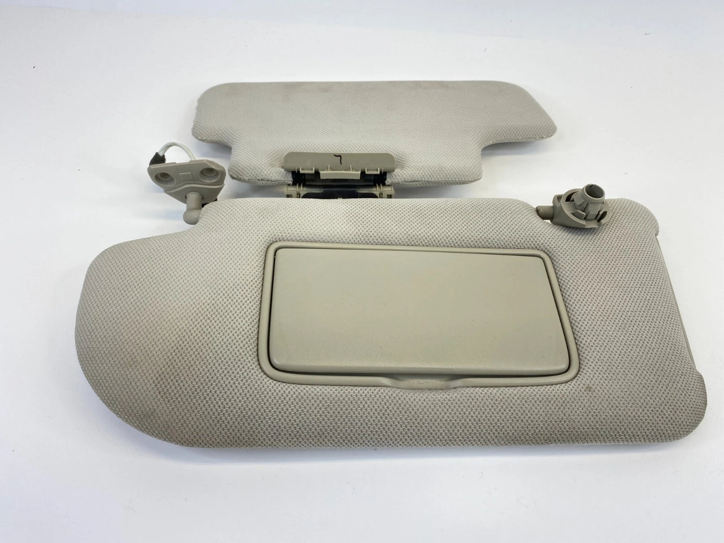2006-2010 INFINITI M35 M45 LEFT DRIVER SUNVISOR SUN VISOR SHADE OEM