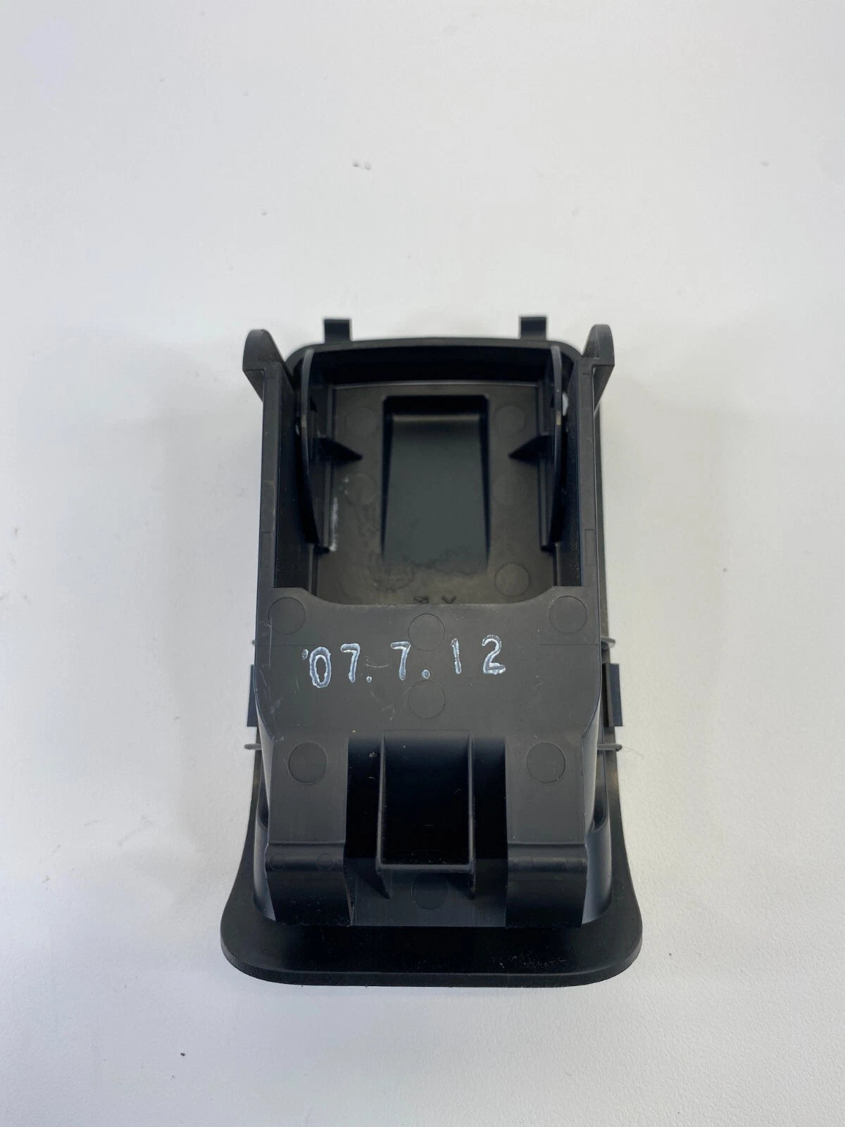 2007 2008 INFINITI G35 SEDAN REAR CHILD SEAT HOOK ANCHOR COVER TRIM 79980-JK000