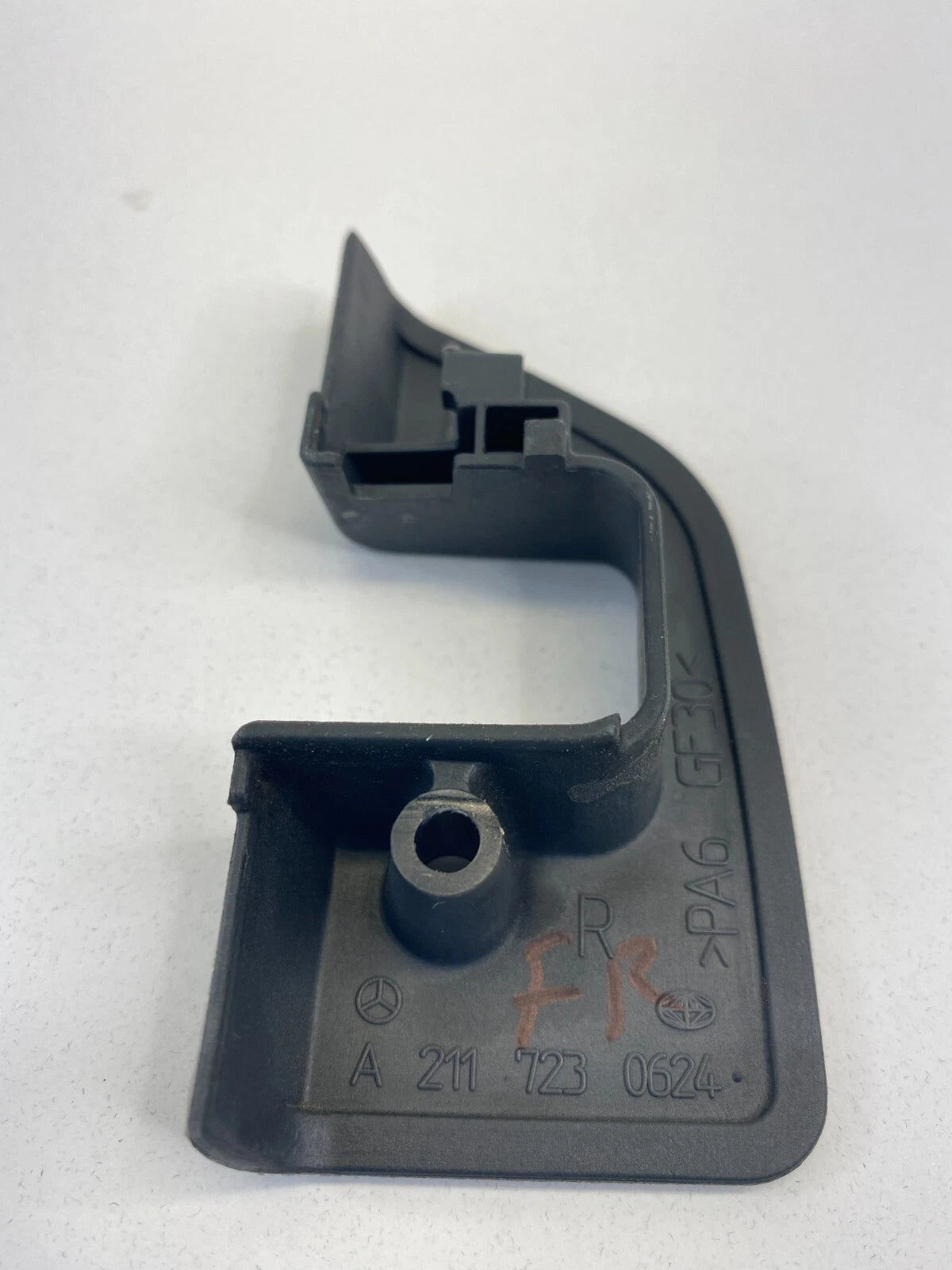 03-09 MERCEDES-BENZ E320 FRONT RIGHT DOOR CUSHION EDGE GUARD TRIM A2117230624
