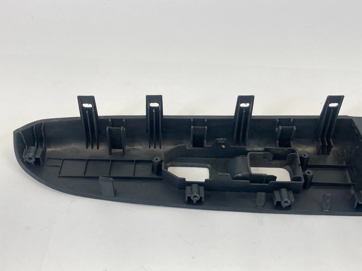 2010-2013 KIA SOUL FRONT RIGHT SIDE DOOR WINDOW SWITCH BEZEL TRIM 82350-2K030