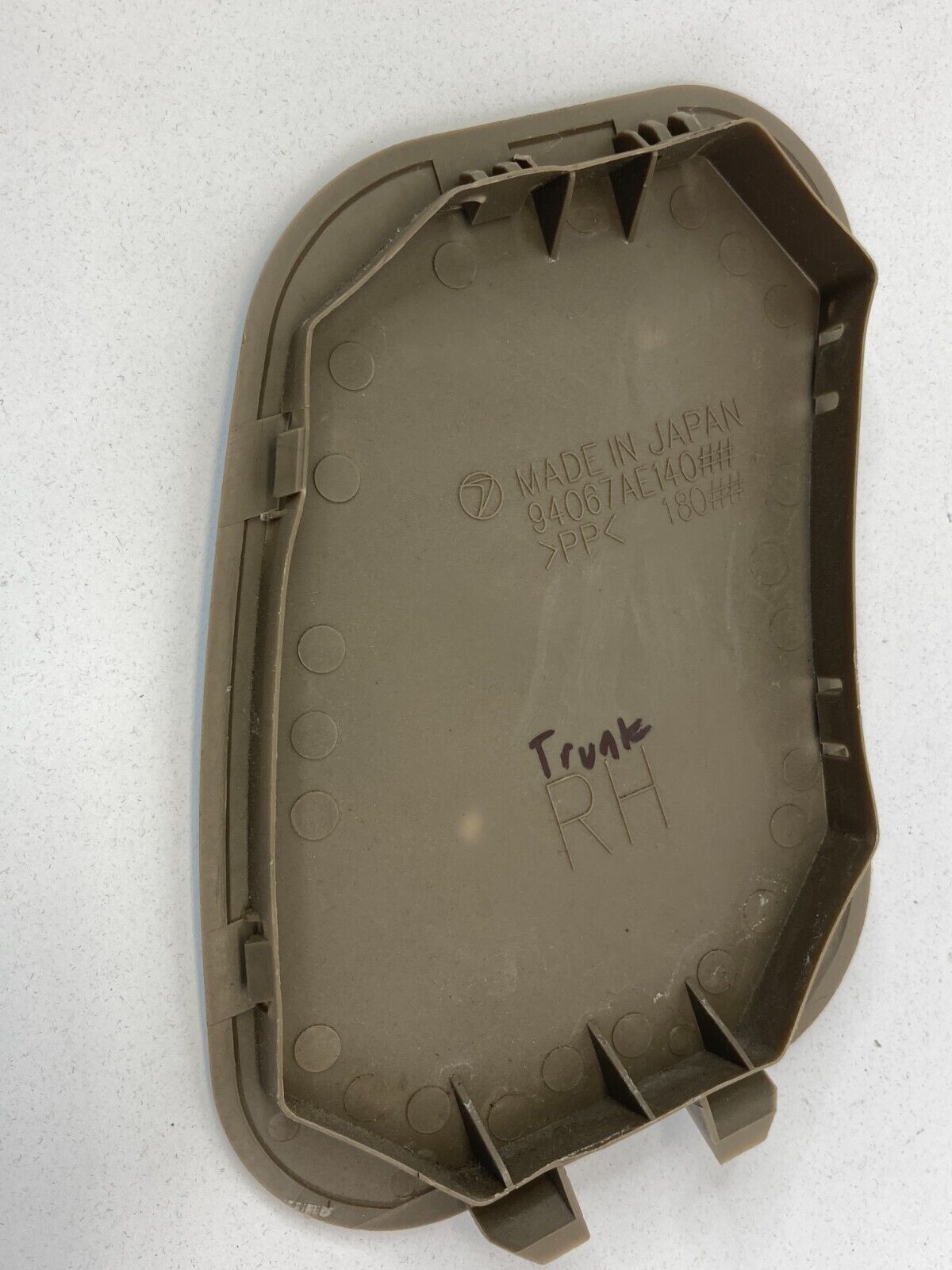 2000-2004 Subaru Outback Rear Right Access Tailgate Lamp Cap Cover 94067AE140