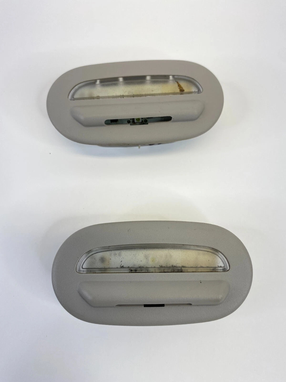 2011-2016 CHRYSLER TOWN & COUNTRY FRONT SIDE DOOR COURTESY LIGHT LAMP OEM