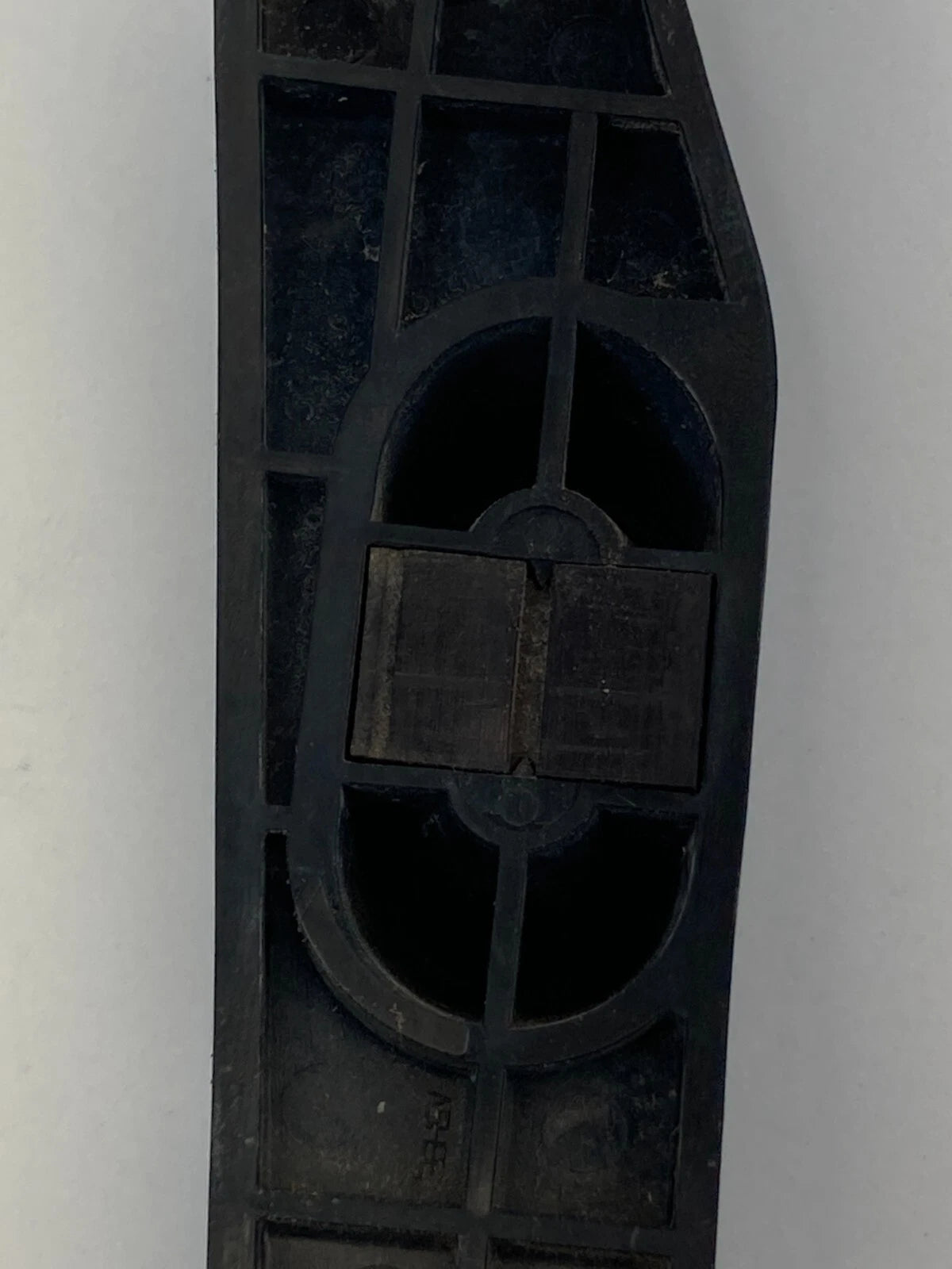 2000-2005 FORD EXCURSION REAR LEFT LIFTGATE WEDGE STOPPER OEM