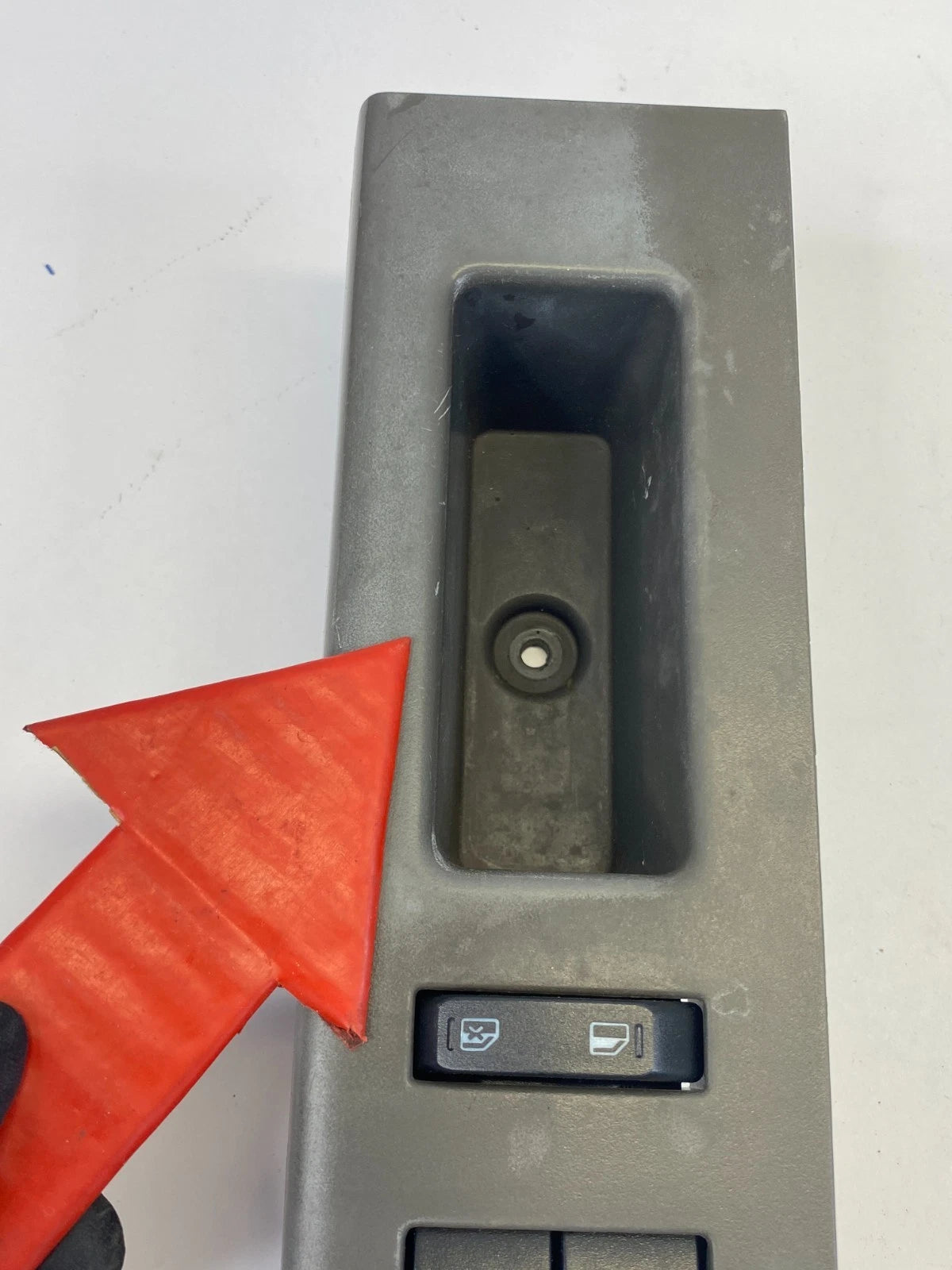 2008-2012 FORD ESCAPE FRONT LEFT MASTER WINDOW SWITCH BEZEL 8L8T-14540-ACW OEM