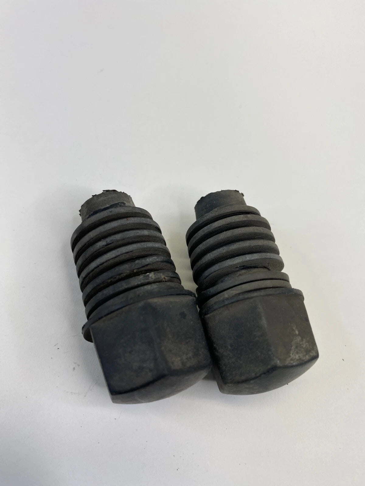 2006-2011 BUICK LUCERNE FRONT HOOD RUBBER CUSHION BUFFER STOPPER BUMPER SET OEM
