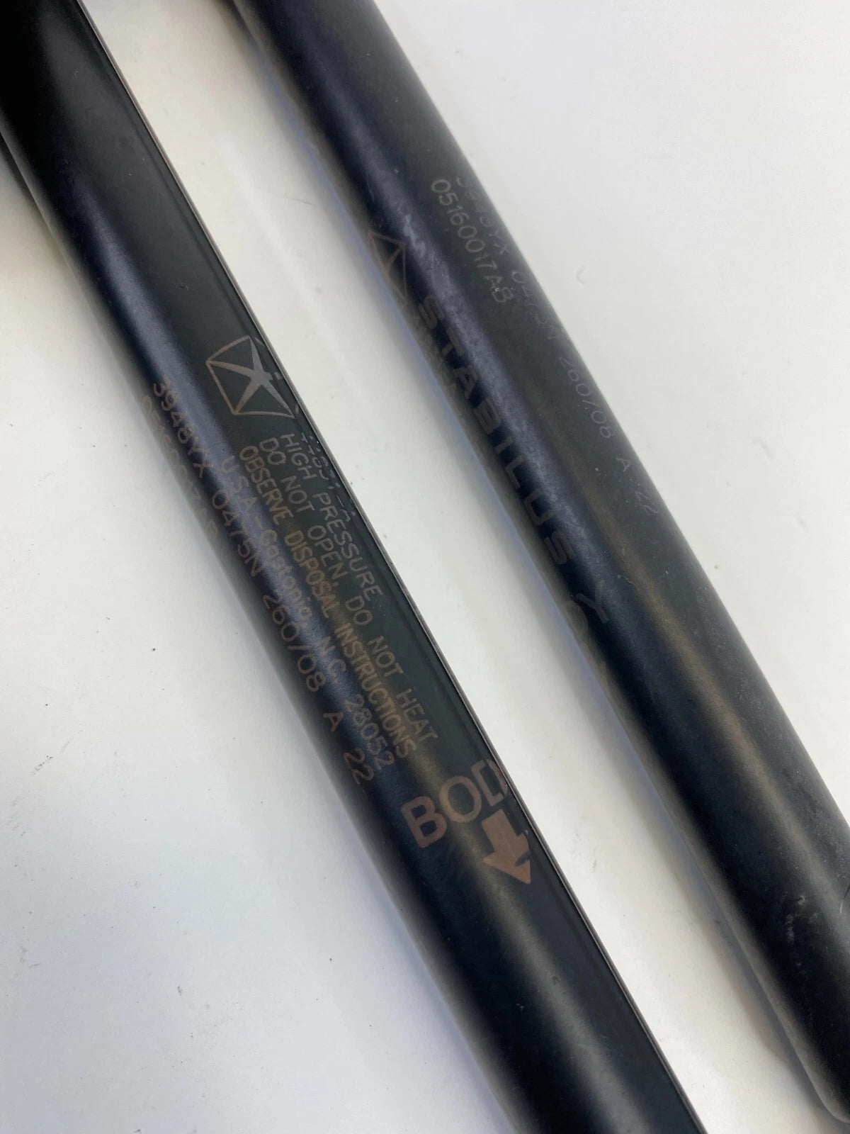 2007-2012 DODGE CALIBER TRUNK LIFT SUPPORT CYLINDER SHOCK STRUT PAIR 05160017AB