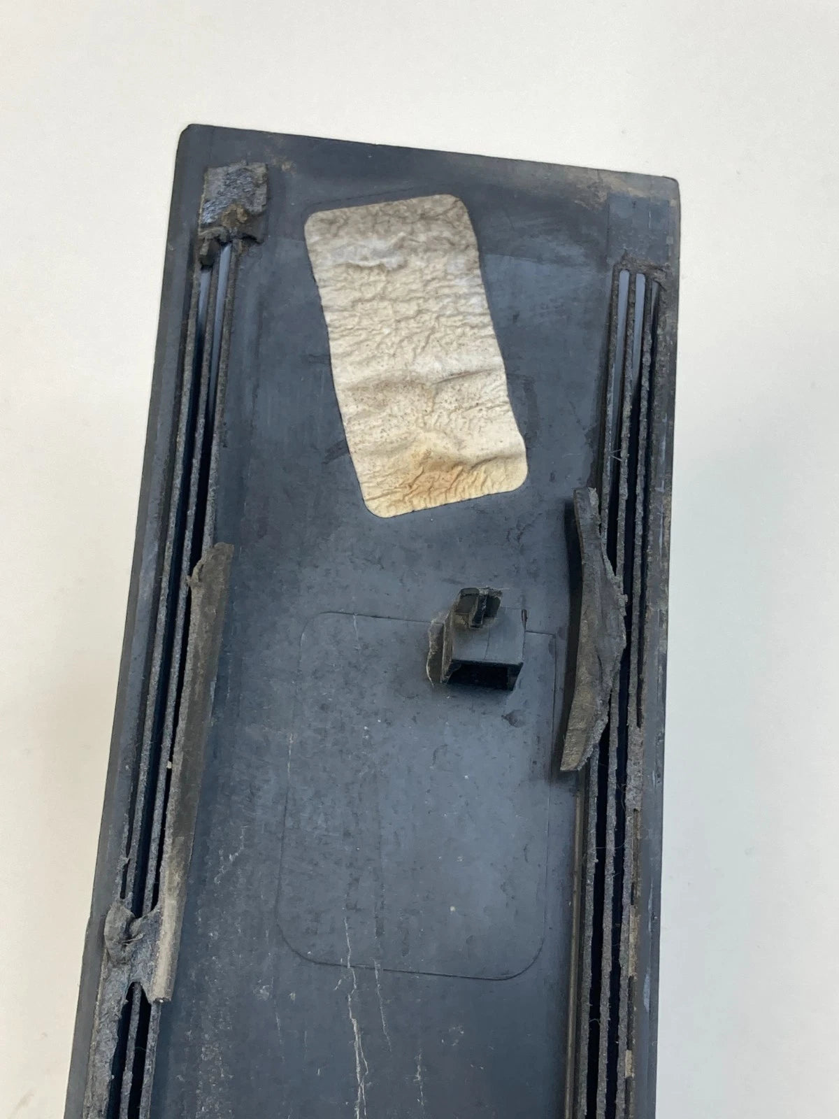 2008-2012 JEEP LIBERTY REAR RIGHT EXTERIOR DOOR TRIM COVER BEZEL 5KG84TRMAA OEM