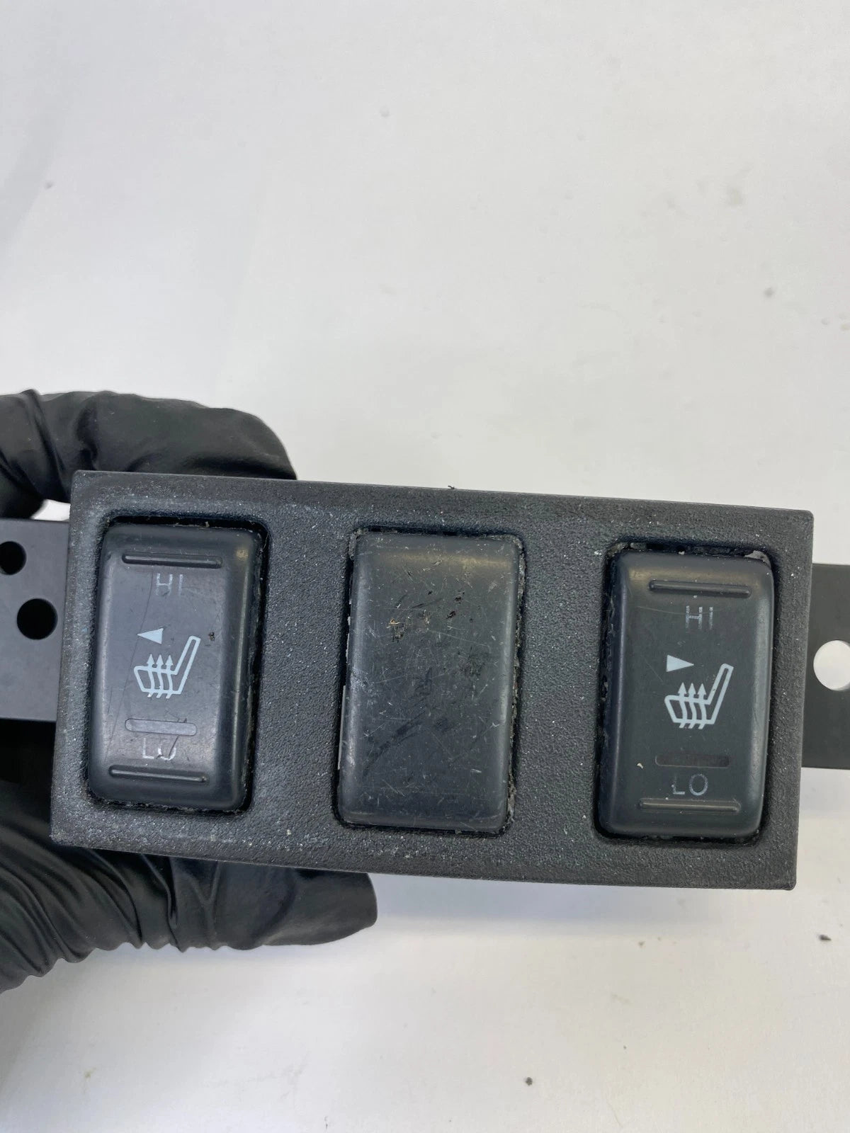 2003-2007 INFINITI G35 SEDAN LEFT & RIGHT HEATED SEAT SWITCHES PAIR SET W/ TRIM