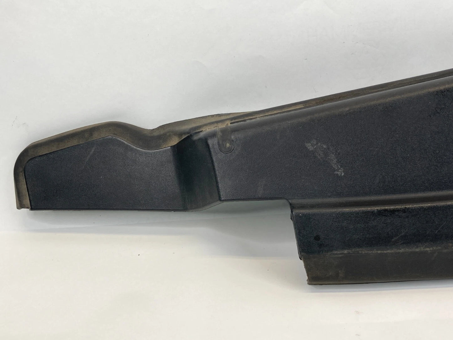 2011-2019 FORD EXPLORER FRONT LEFT FENDER UPPER LEDGE TRIM LEDGE COVER BRACKET