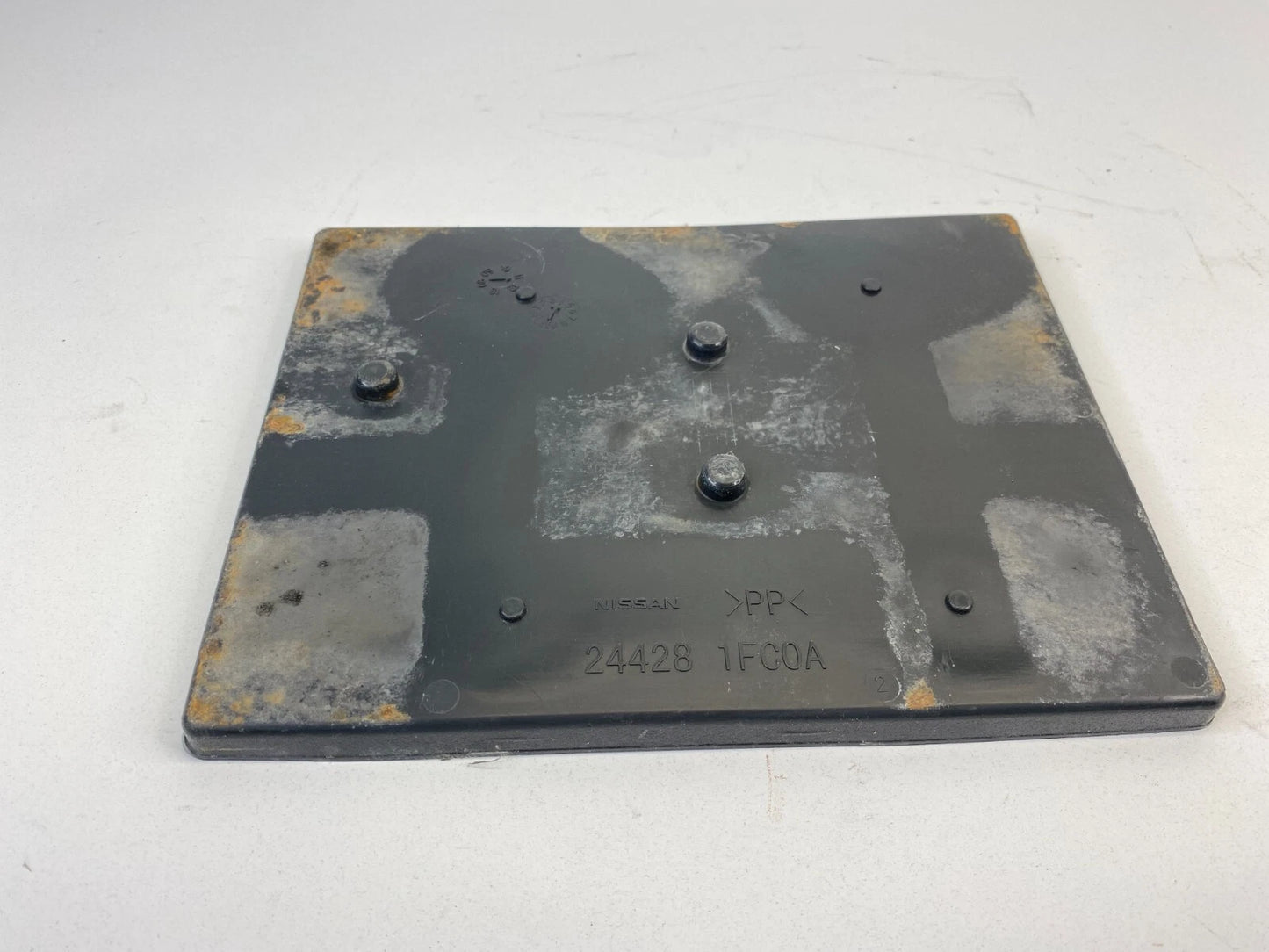 2009-2014 NISSAN CUBE BATTERY HOLDER HOLD DOWN LOWER TRAY BRACKET 824428-1FC0A