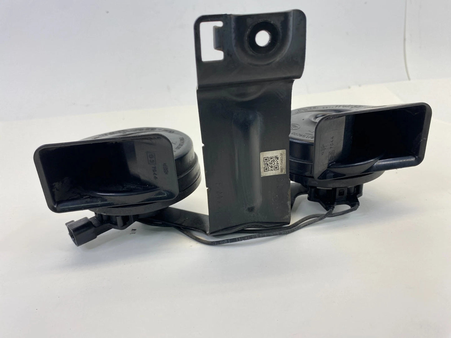 2016-2019 FORD INTERCEPTOR UTILITY LEVEL 2 DUAL NOTE HORN & MOUNTING BRACKET OEM