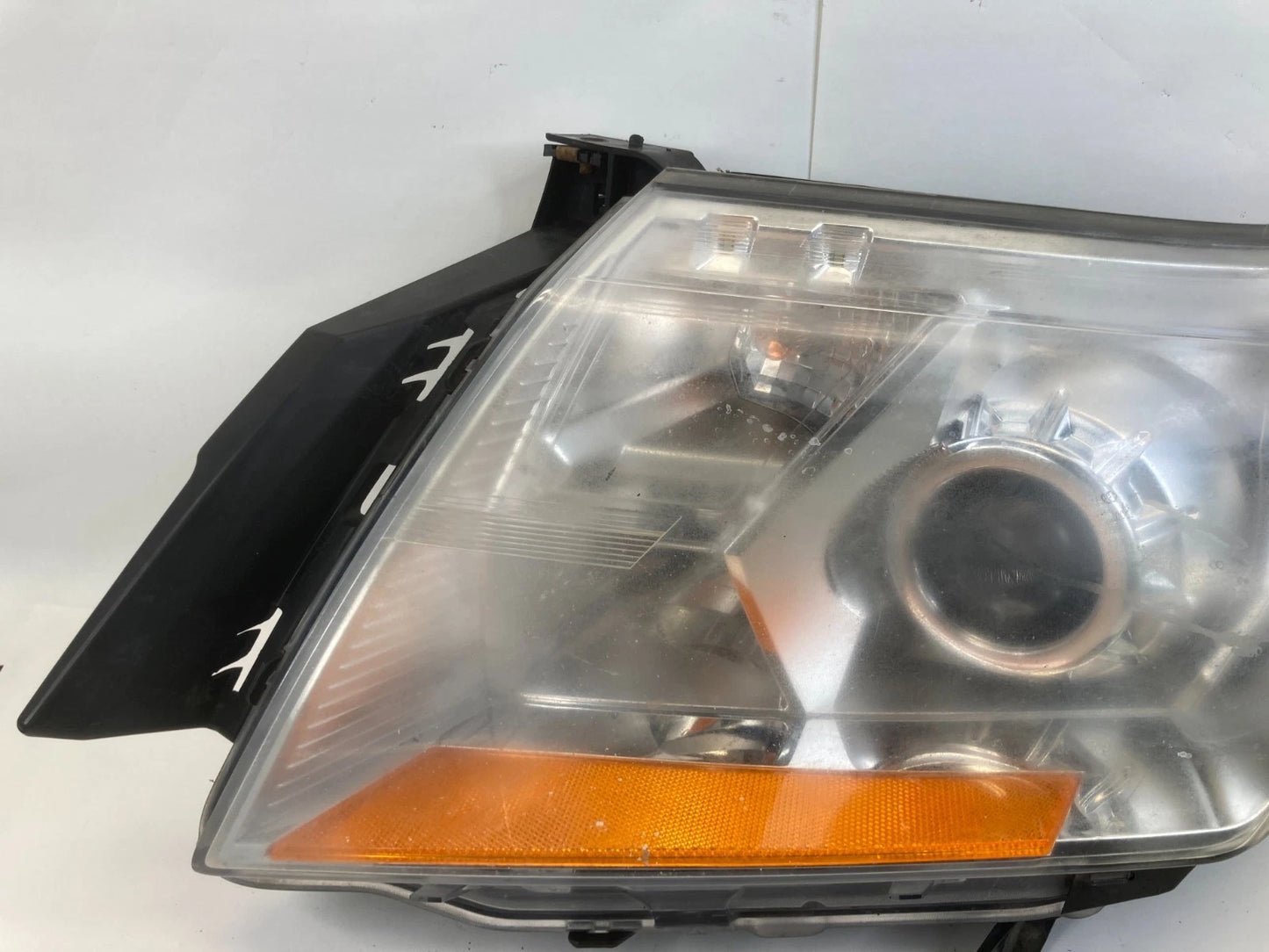 2010-2016 CADILLAC SRX RIGHT PASSENGER SIDE HEADLIGHT HEADLAMP HALOGEN OEM
