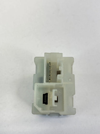 2016-2020 CHEVROLET IMPALA CENTER CONSOLE AUDIO PLAYER AUXILIARY JACK USB SOCKET