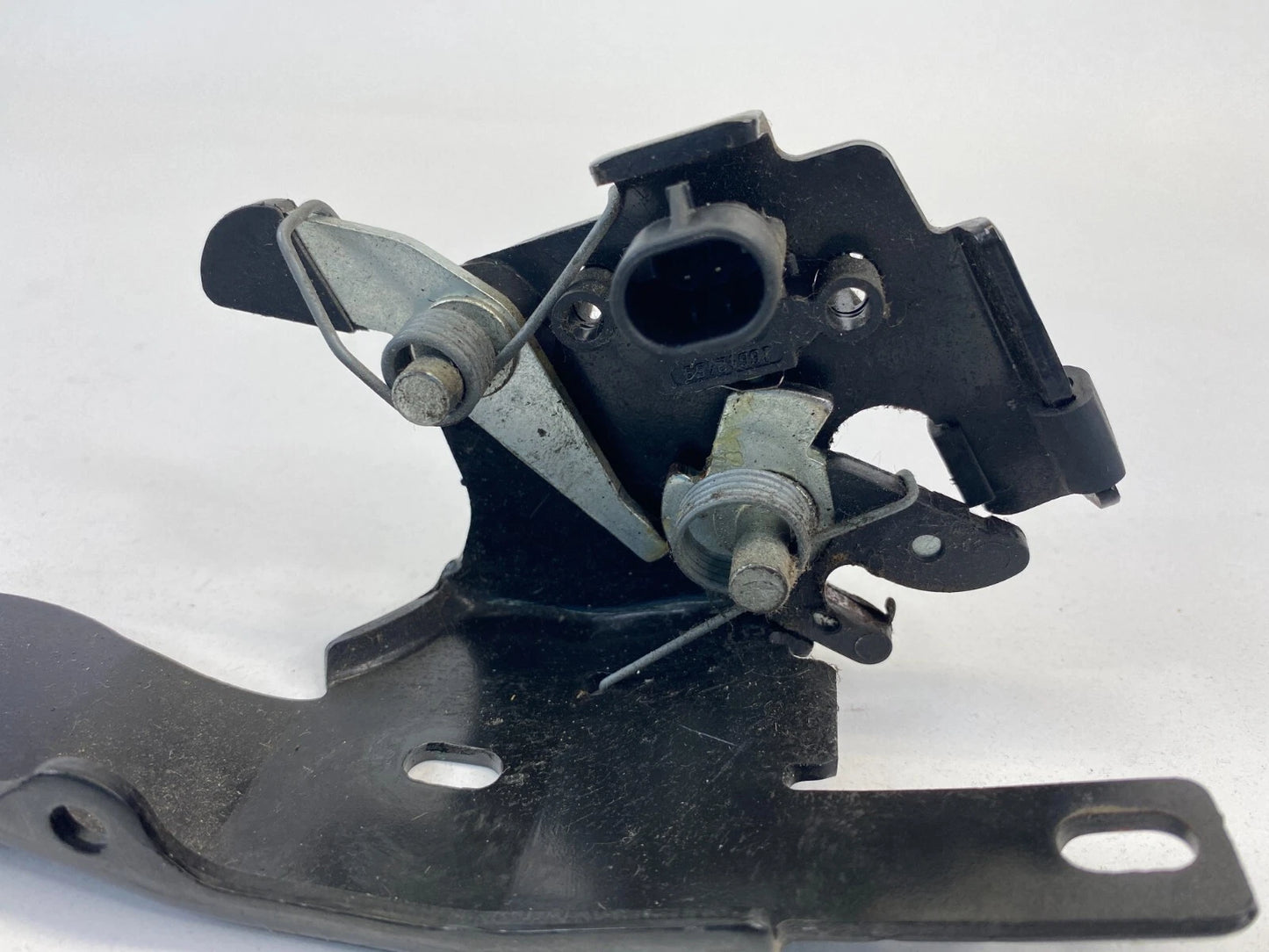 2005-2009 SAAB 9-7X REAR TRUNK LIFTGATE GLASS LOCK LATCH ACTUATOR OEM 16642459
