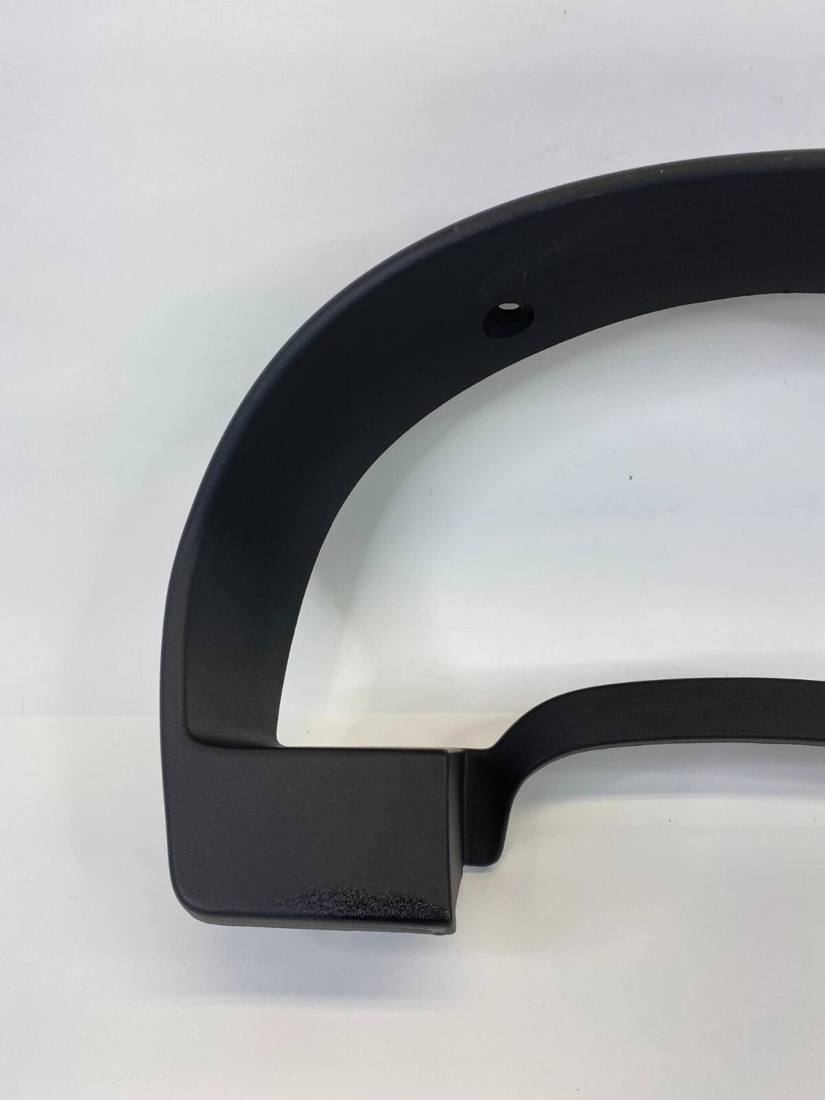 06 07 SATURN VUE DASH INSTRUMENT SPEEDOMETER CLUSTER TRIM COVER BEZEL 10356212