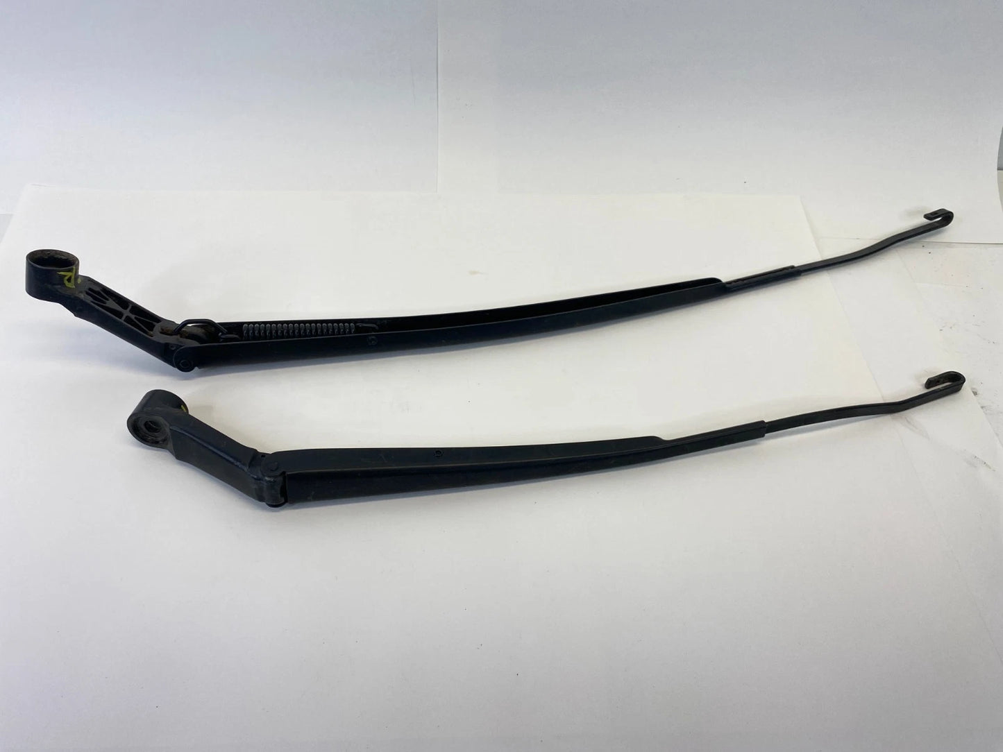 07-11 TOYOTA YARIS FRONT WINDSHIELD WIPER ARMS PAIR SET DRIVER & PASSENGER OEM