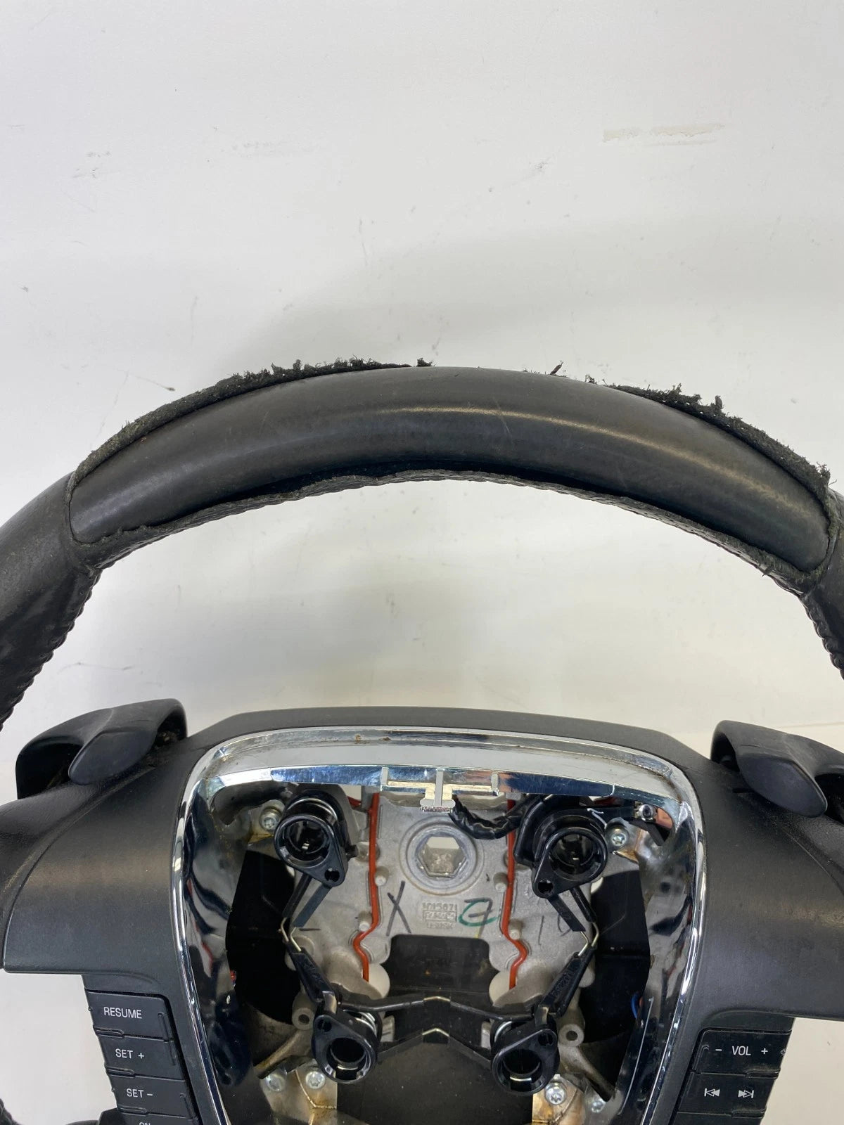 2010-2012 FORD TAURUS STEERING WHEEL W/ AUDIO & CRUISE CONTROL SWITCHES OEM